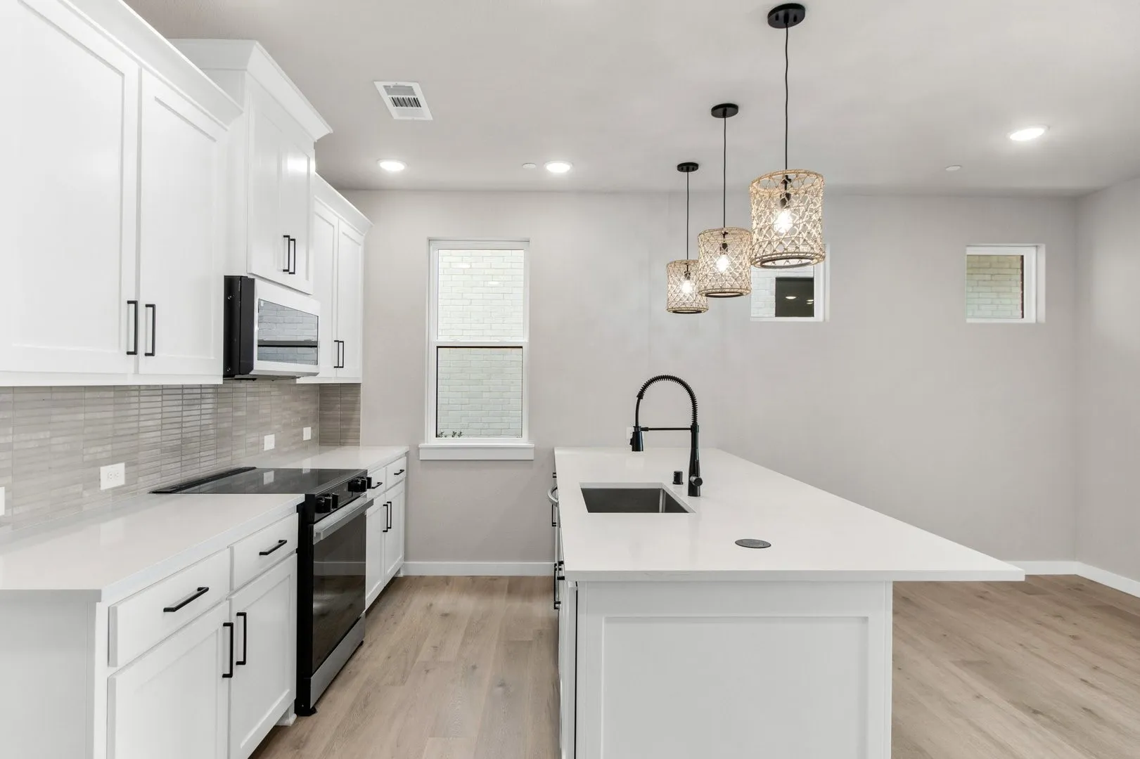 015-4626WhiteBuffaloTrailOakPoint-TX-75068-Kitchen.jpg-SMALL