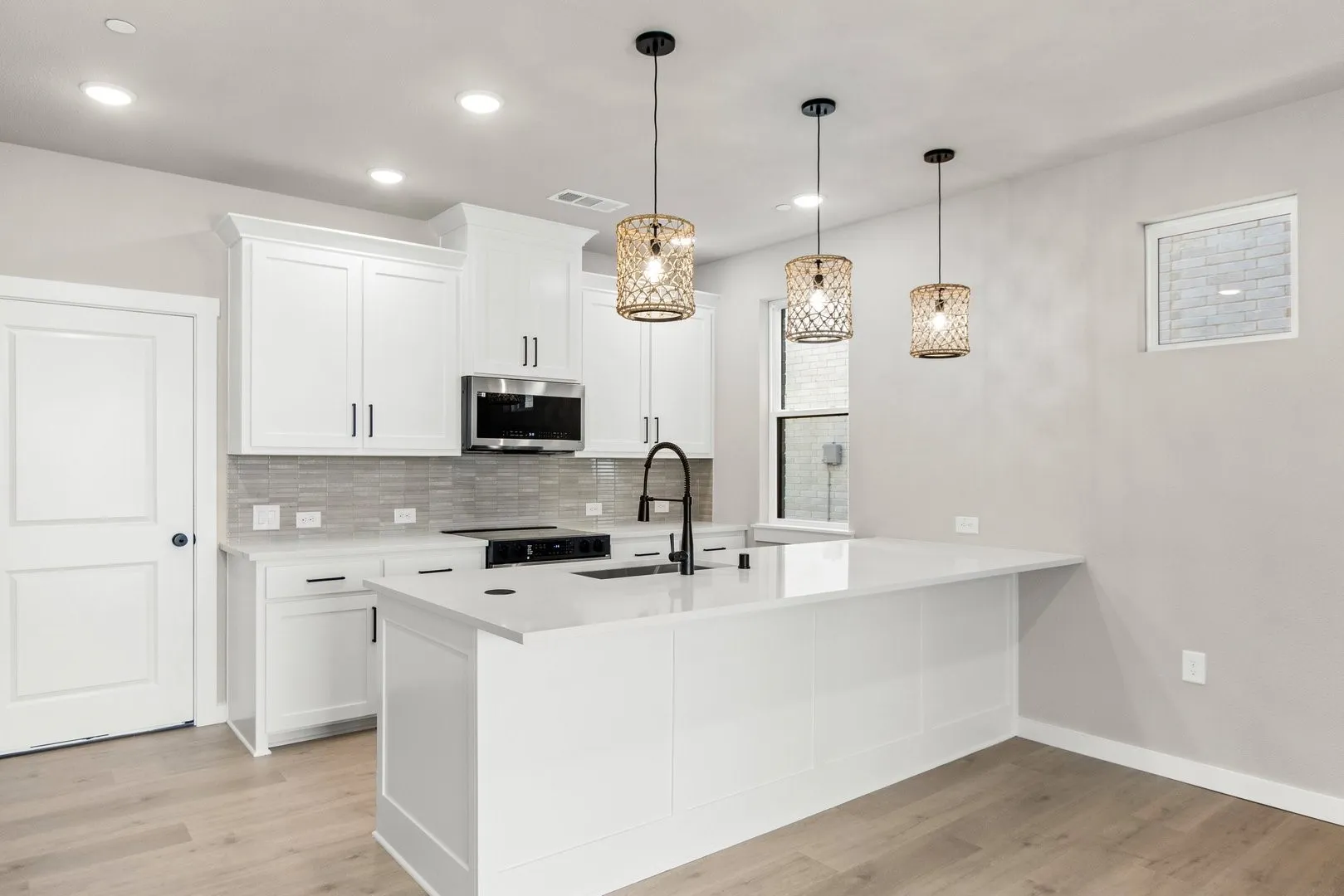 014-4626WhiteBuffaloTrailOakPoint-TX-75068-Kitchen.jpg-SMALL
