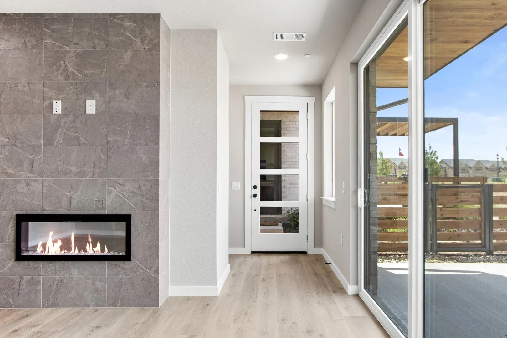 007-4626WhiteBuffaloTrailOakPoint-TX-75068-Living.jpg-SMALL