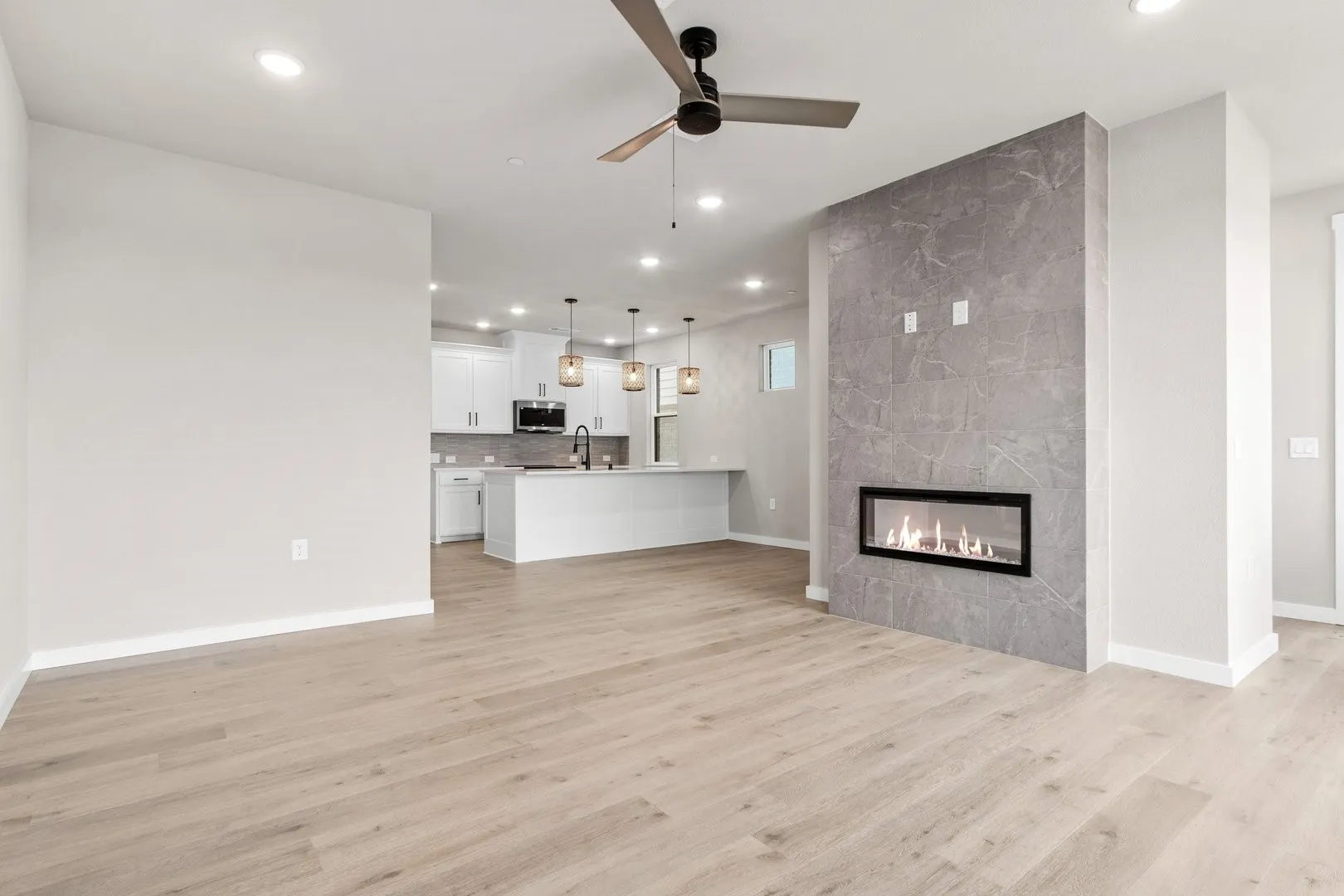 009-4626WhiteBuffaloTrailOakPoint-TX-75068-Living.jpg-SMALL