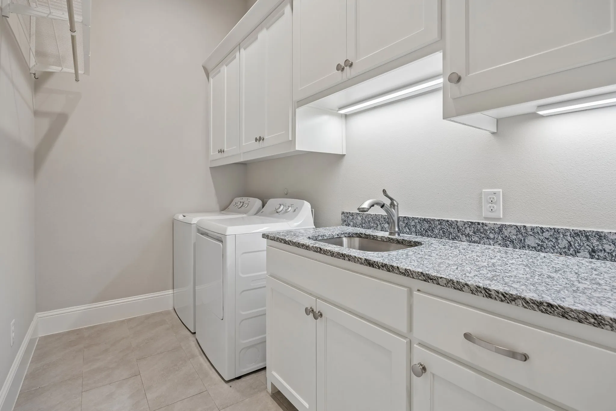 Single Family Residence For Sale in Tarrant County , 2804 Riverbrook Way, Southlake, Texas 76092, 3 Bedroom, 3 Bathroom, 3 Garage spaces, 2,819 Sqft, built in 2018, mls#21363603, Real Estate Agent in Southlake, Homes For Sale in Tarrant county, Homes For Sale in Southlake, Realtor in Southlake Texas, Real Estate Brokerage Independent Realty Texas, Luminita Cordes Realtor