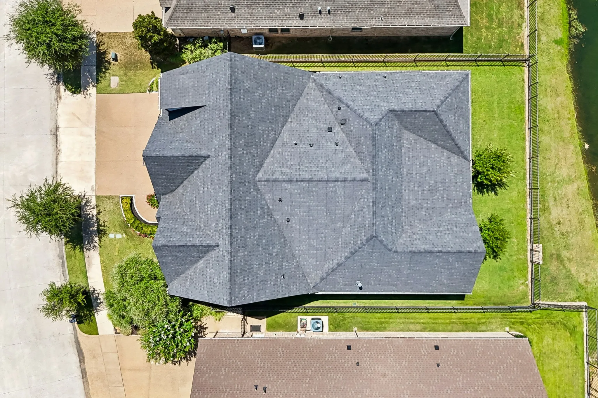 Single Family Residence For Sale in Tarrant County , 2804 Riverbrook Way, Southlake, Texas 76092, 3 Bedroom, 3 Bathroom, 3 Garage spaces, 2,819 Sqft, built in 2018, mls#21363603, Real Estate Agent in Southlake, Homes For Sale in Tarrant county, Homes For Sale in Southlake, Realtor in Southlake Texas, Real Estate Brokerage Independent Realty Texas, Luminita Cordes Realtor