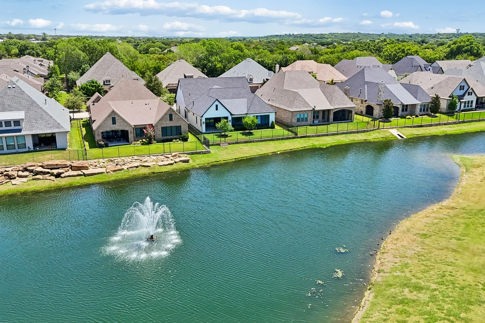 Single Family Residence For Sale in Tarrant County , 2804 Riverbrook Way, Southlake, Texas 76092, 3 Bedroom, 3 Bathroom, 3 Garage spaces, 2,819 Sqft, built in 2018, mls#21363603, Real Estate Agent in Southlake, Homes For Sale in Tarrant county, Homes For Sale in Southlake, Realtor in Southlake Texas, Real Estate Brokerage Independent Realty Texas, Luminita Cordes Realtor