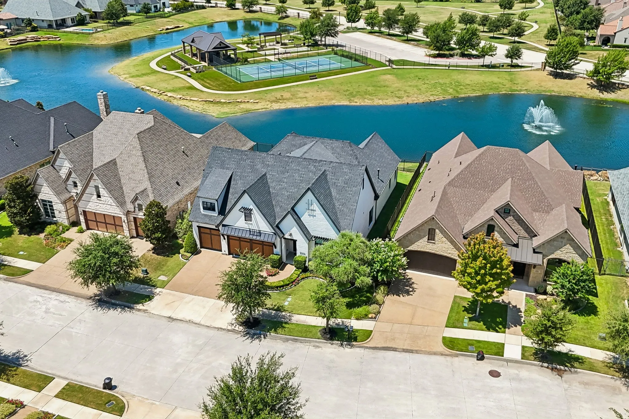 Single Family Residence For Sale in Tarrant County , 2804 Riverbrook Way, Southlake, Texas 76092, 3 Bedroom, 3 Bathroom, 3 Garage spaces, 2,819 Sqft, built in 2018, mls#21363603, Real Estate Agent in Southlake, Homes For Sale in Tarrant county, Homes For Sale in Southlake, Realtor in Southlake Texas, Real Estate Brokerage Independent Realty Texas, Luminita Cordes Realtor
