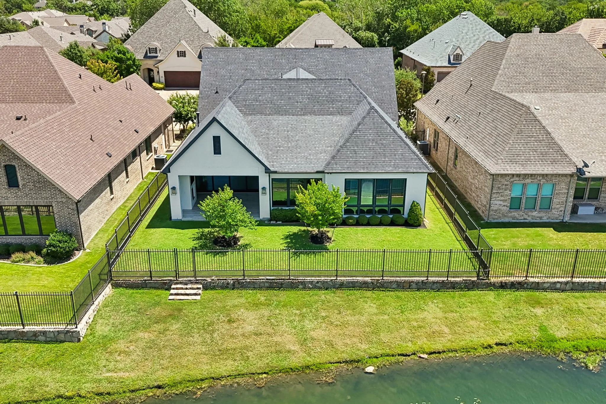 Single Family Residence For Sale in Tarrant County , 2804 Riverbrook Way, Southlake, Texas 76092, 3 Bedroom, 3 Bathroom, 3 Garage spaces, 2,819 Sqft, built in 2018, mls#21363603, Real Estate Agent in Southlake, Homes For Sale in Tarrant county, Homes For Sale in Southlake, Realtor in Southlake Texas, Real Estate Brokerage Independent Realty Texas, Luminita Cordes Realtor