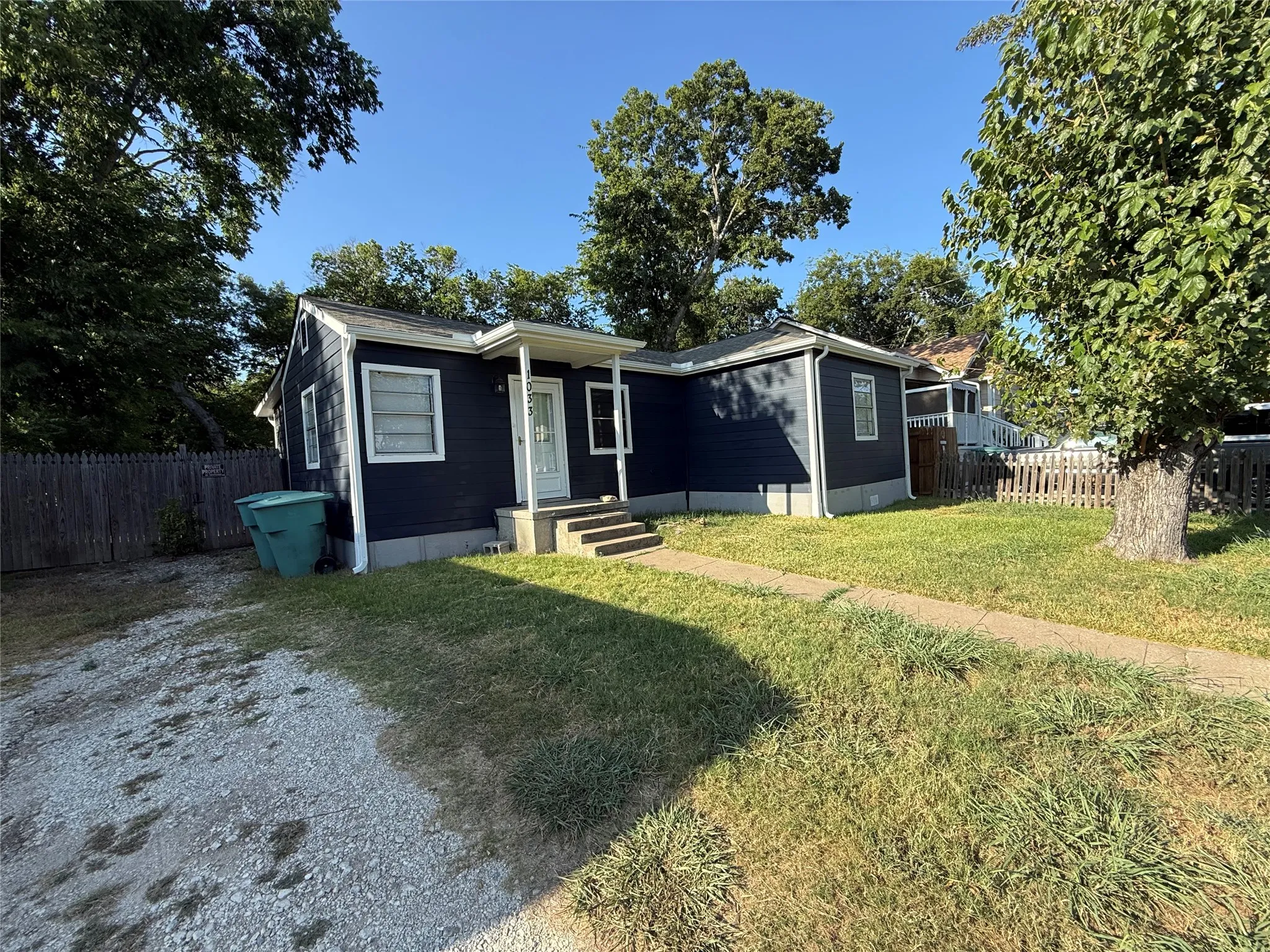Single Family Residence For Rent in Grayson County , 1033 S Hub Street, Sherman, Texas 75090, 3 Bedroom, 1 Bathroom, Garage spaces, 1,026 Sqft, built in 1948, mls#21360793, Real Estate Agent in Sherman, Homes For Rent in Grayson county, Homes For Rent in Sherman, Realtor in Sherman Texas, Real Estate Brokerage Independent Realty Texas, Luminita Cordes Realtor