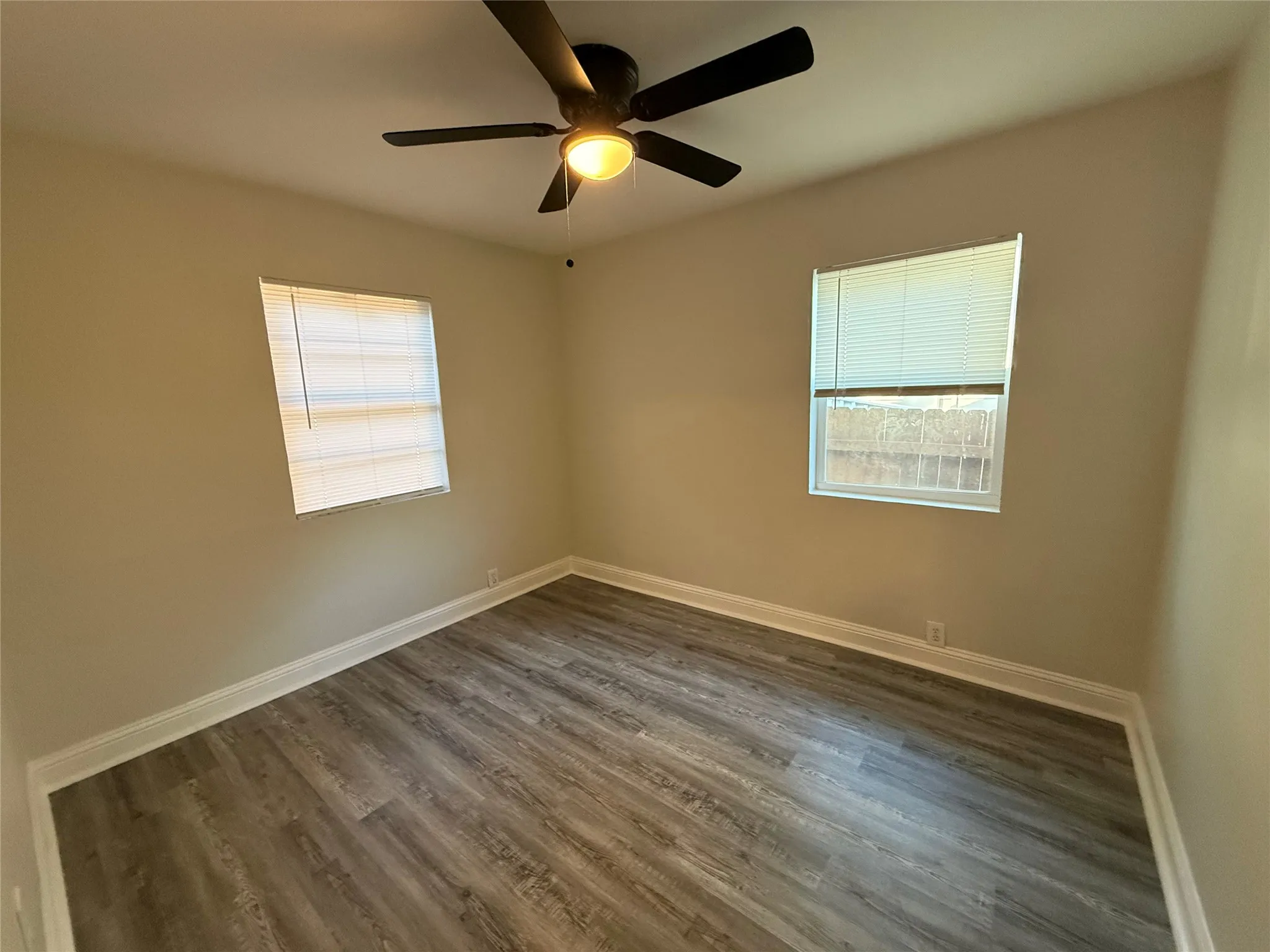 Single Family Residence For Rent in Grayson County , 1033 S Hub Street, Sherman, Texas 75090, 3 Bedroom, 1 Bathroom, Garage spaces, 1,026 Sqft, built in 1948, mls#21360793, Real Estate Agent in Sherman, Homes For Rent in Grayson county, Homes For Rent in Sherman, Realtor in Sherman Texas, Real Estate Brokerage Independent Realty Texas, Luminita Cordes Realtor
