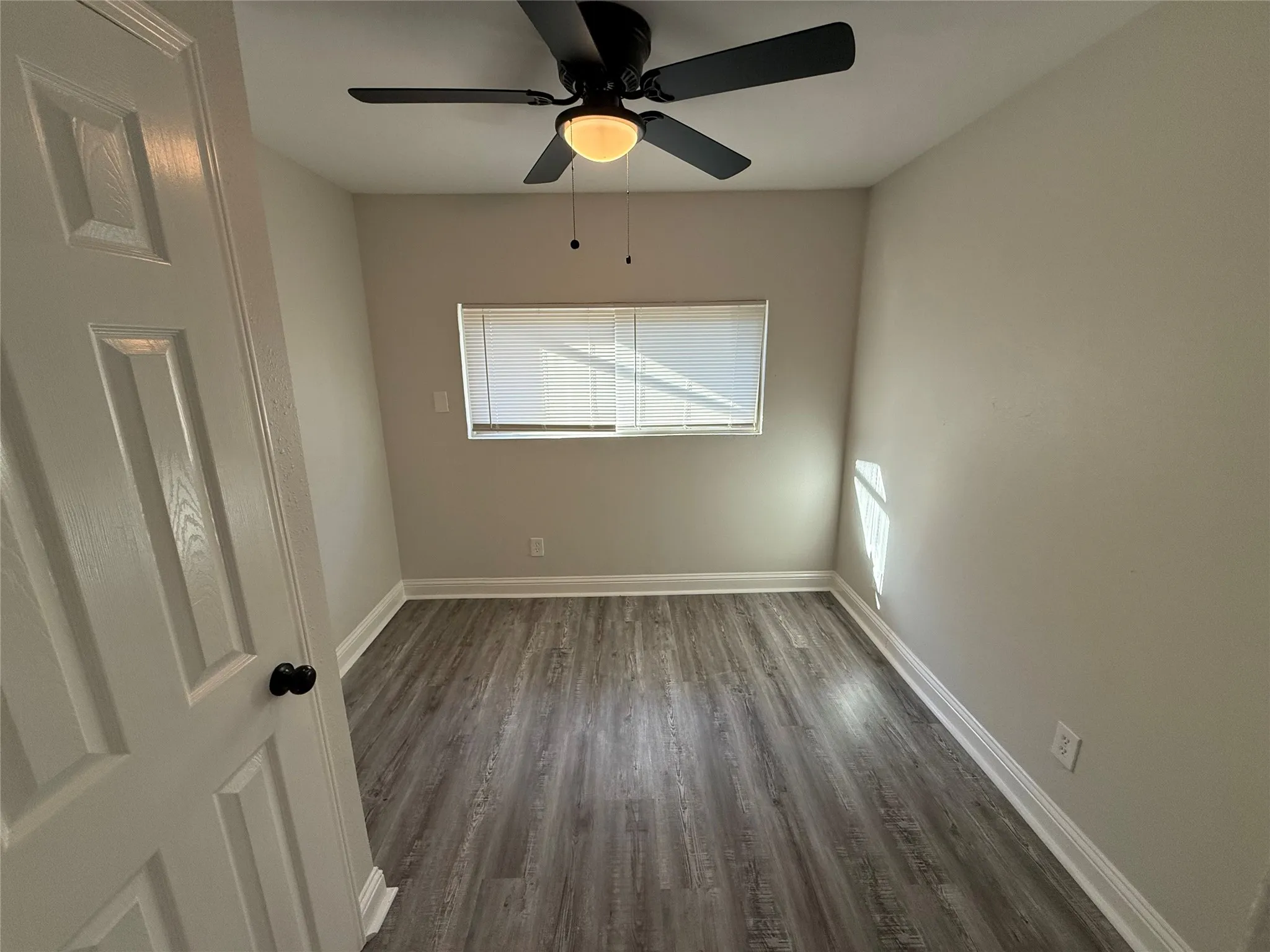 Single Family Residence For Rent in Grayson County , 1033 S Hub Street, Sherman, Texas 75090, 3 Bedroom, 1 Bathroom, Garage spaces, 1,026 Sqft, built in 1948, mls#21360793, Real Estate Agent in Sherman, Homes For Rent in Grayson county, Homes For Rent in Sherman, Realtor in Sherman Texas, Real Estate Brokerage Independent Realty Texas, Luminita Cordes Realtor