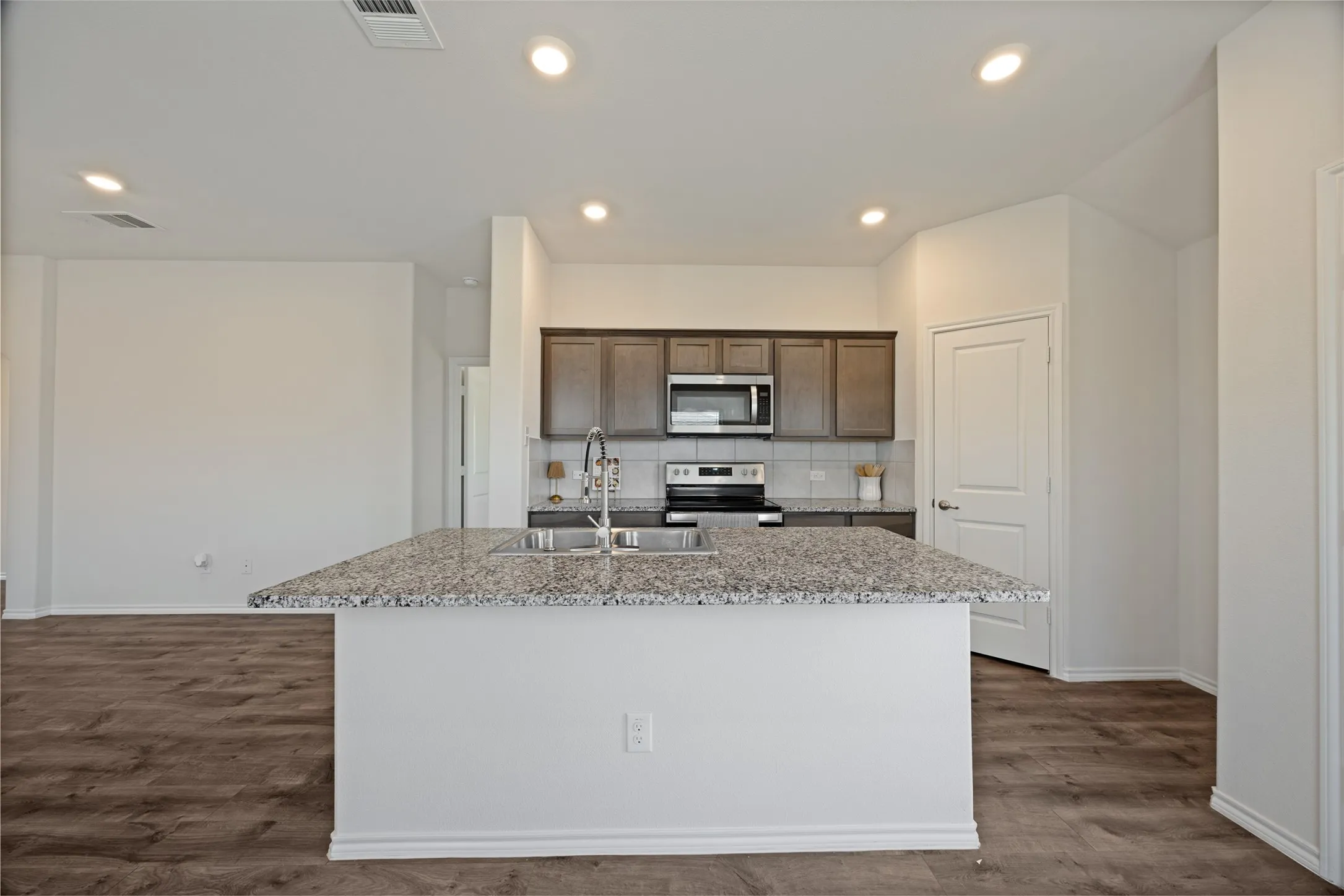 Single Family Residence For Sale in Grayson County , 3409 Brookstone Drive, Sherman, Texas 75092, 3 Bedroom, 2 Bathroom, 2 Garage spaces, 1,350 Sqft, built in 2020, mls#21361792, Real Estate Agent in Sherman, Homes For Sale in Grayson county, Homes For Sale in Sherman, Realtor in Sherman Texas, Real Estate Brokerage Independent Realty Texas, Luminita Cordes Realtor