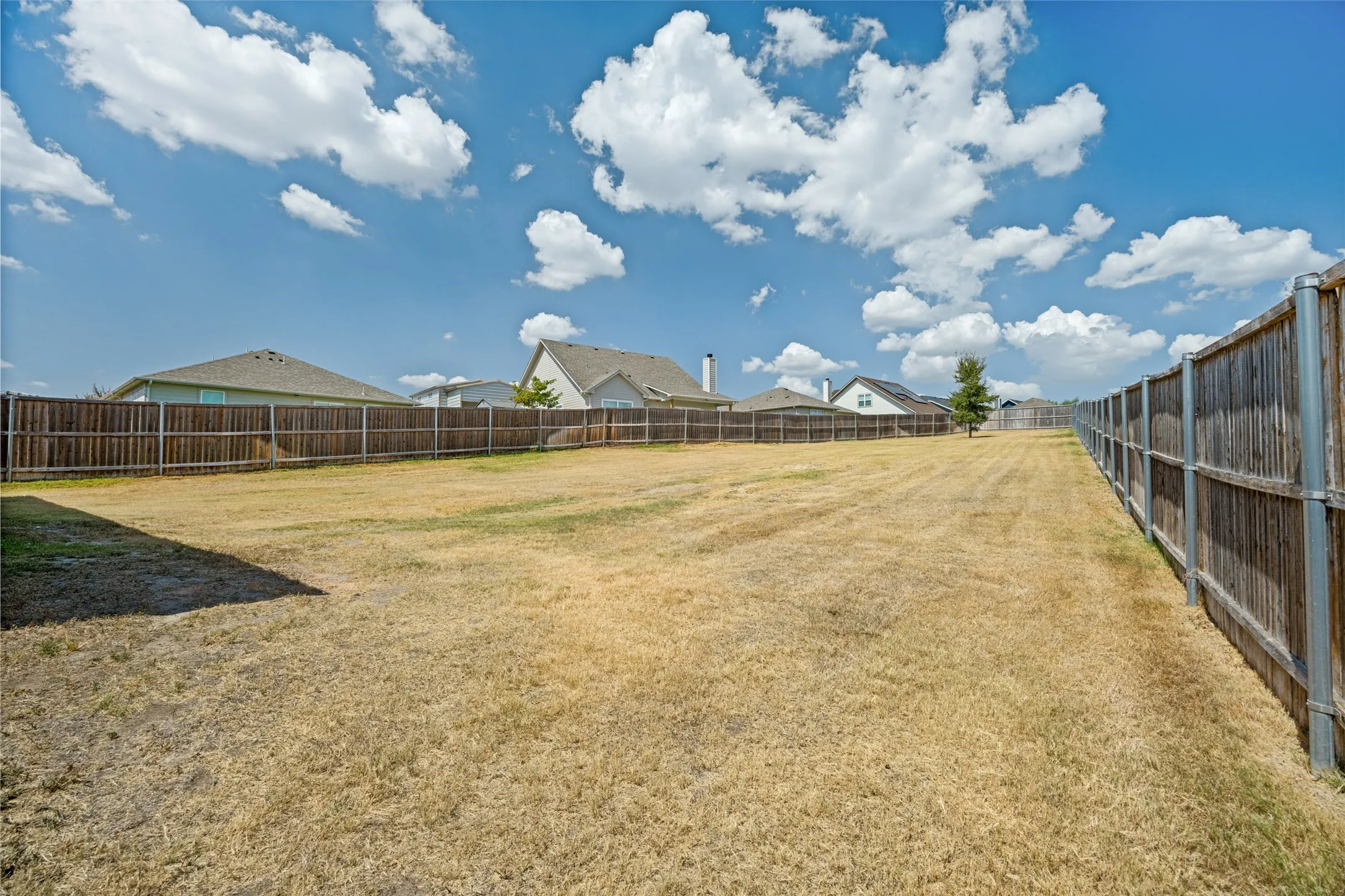 Single Family Residence For Sale in Grayson County , 3409 Brookstone Drive, Sherman, Texas 75092, 3 Bedroom, 2 Bathroom, 2 Garage spaces, 1,350 Sqft, built in 2020, mls#21361792, Real Estate Agent in Sherman, Homes For Sale in Grayson county, Homes For Sale in Sherman, Realtor in Sherman Texas, Real Estate Brokerage Independent Realty Texas, Luminita Cordes Realtor