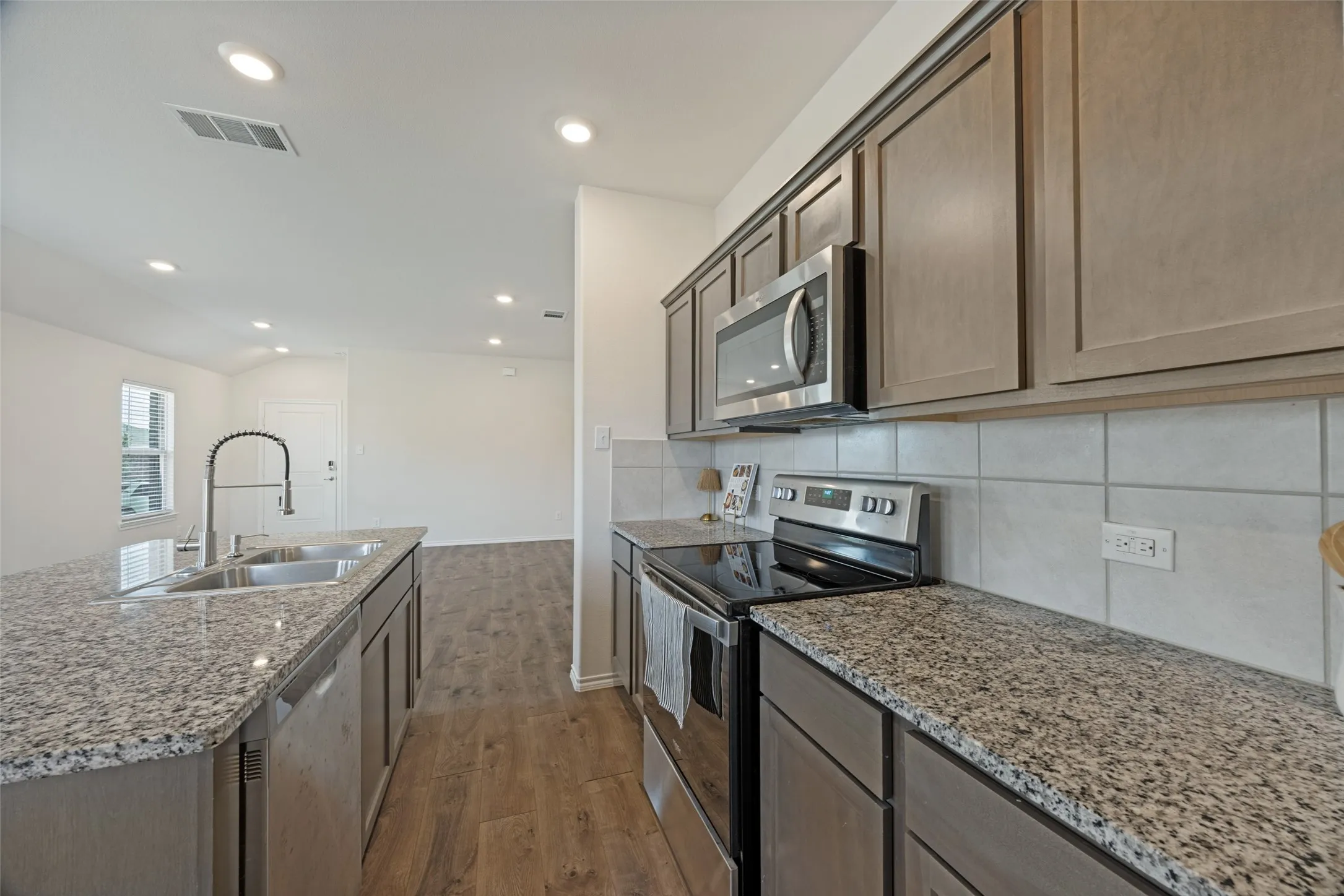 Single Family Residence For Sale in Grayson County , 3409 Brookstone Drive, Sherman, Texas 75092, 3 Bedroom, 2 Bathroom, 2 Garage spaces, 1,350 Sqft, built in 2020, mls#21361792, Real Estate Agent in Sherman, Homes For Sale in Grayson county, Homes For Sale in Sherman, Realtor in Sherman Texas, Real Estate Brokerage Independent Realty Texas, Luminita Cordes Realtor