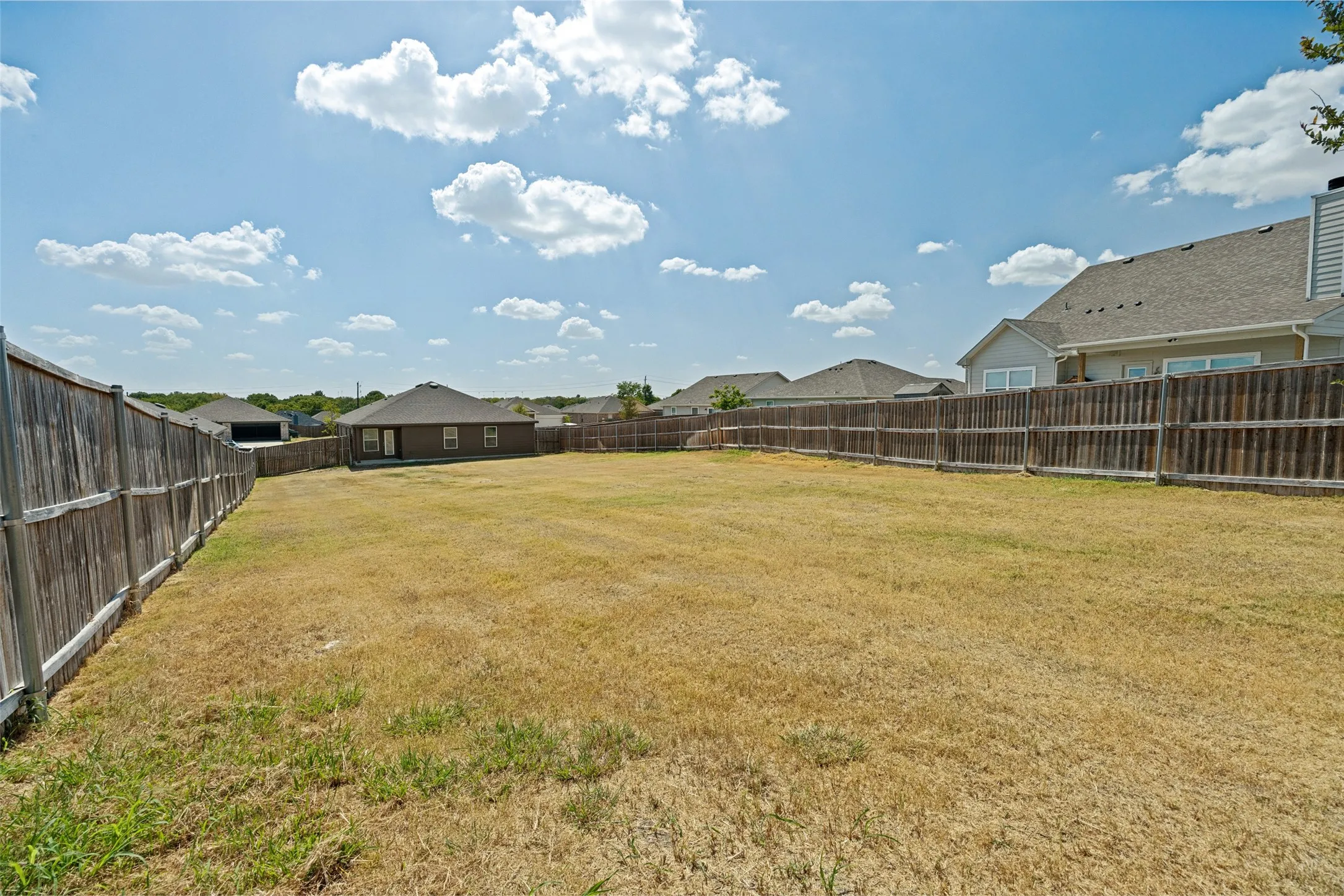 Single Family Residence For Sale in Grayson County , 3409 Brookstone Drive, Sherman, Texas 75092, 3 Bedroom, 2 Bathroom, 2 Garage spaces, 1,350 Sqft, built in 2020, mls#21361792, Real Estate Agent in Sherman, Homes For Sale in Grayson county, Homes For Sale in Sherman, Realtor in Sherman Texas, Real Estate Brokerage Independent Realty Texas, Luminita Cordes Realtor