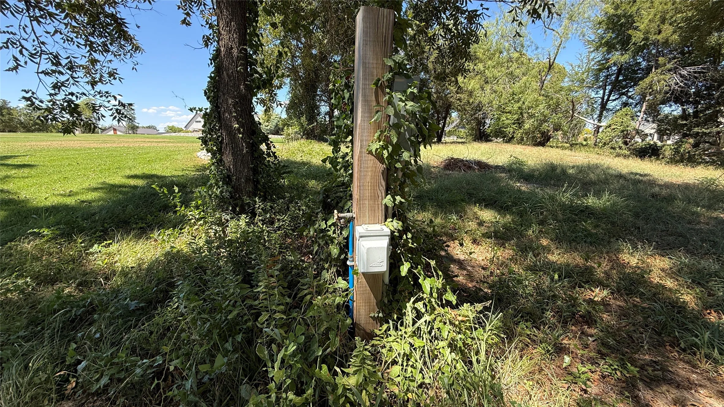 Existing utility infrastructure adds convenience to this wooded waterfront property in Navarro County near Richland Chambers Lake.