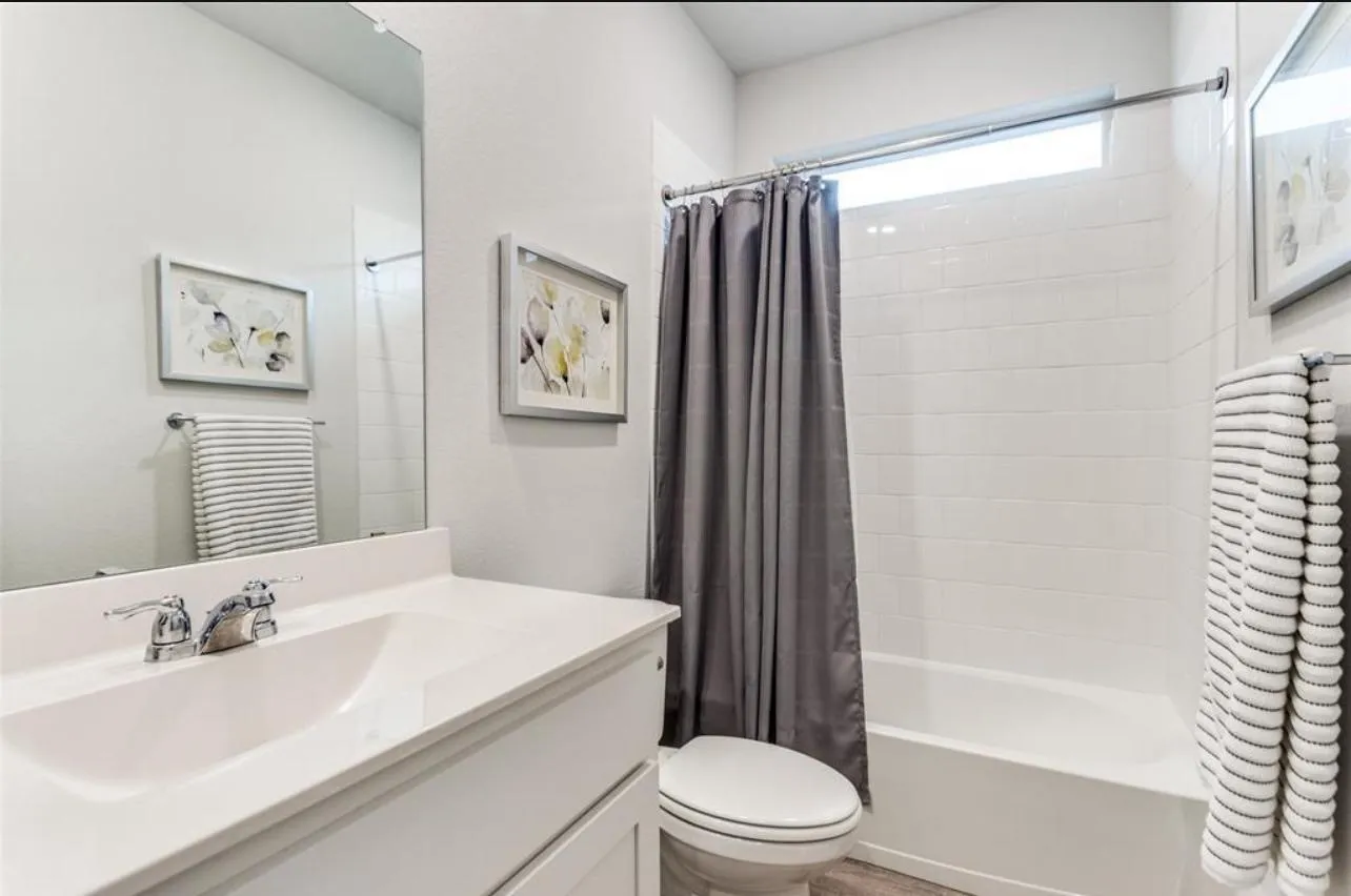Bathroom with vanity and shower / tub combo with curtain