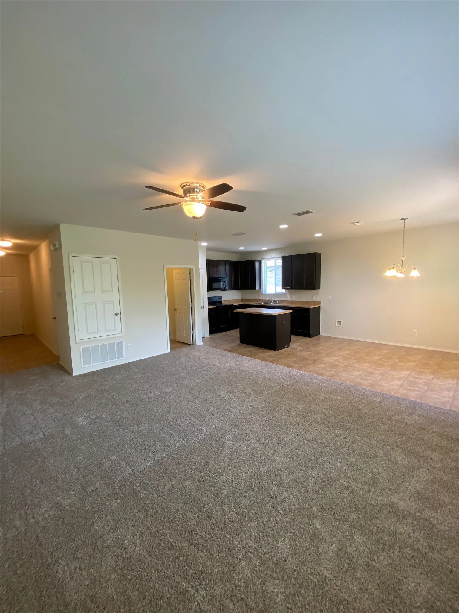 Single Family Residence For Rent in Denton County , 1721 Megan Creek Drive, Little Elm, Texas 75068, 3 Bedroom, 2 Bathroom, 2 Garage spaces, 1,443 Sqft, built in 2015, mls#21363739, Real Estate Agent in Little Elm, Homes For Rent in Denton county, Homes For Rent in Little Elm, Realtor in Little Elm Texas, Real Estate Brokerage Independent Realty Texas, Luminita Cordes Realtor