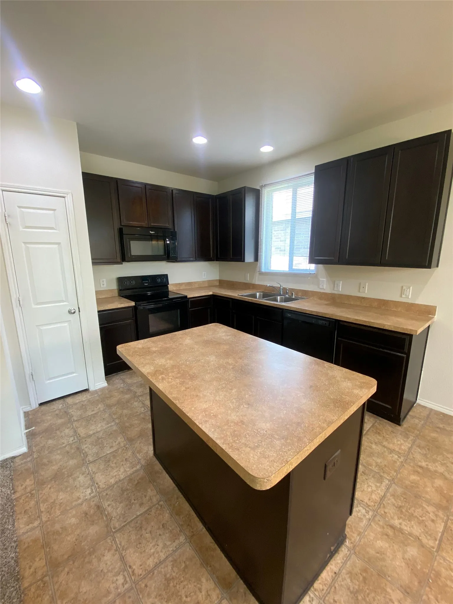 Single Family Residence For Rent in Denton County , 1721 Megan Creek Drive, Little Elm, Texas 75068, 3 Bedroom, 2 Bathroom, 2 Garage spaces, 1,443 Sqft, built in 2015, mls#21363739, Real Estate Agent in Little Elm, Homes For Rent in Denton county, Homes For Rent in Little Elm, Realtor in Little Elm Texas, Real Estate Brokerage Independent Realty Texas, Luminita Cordes Realtor