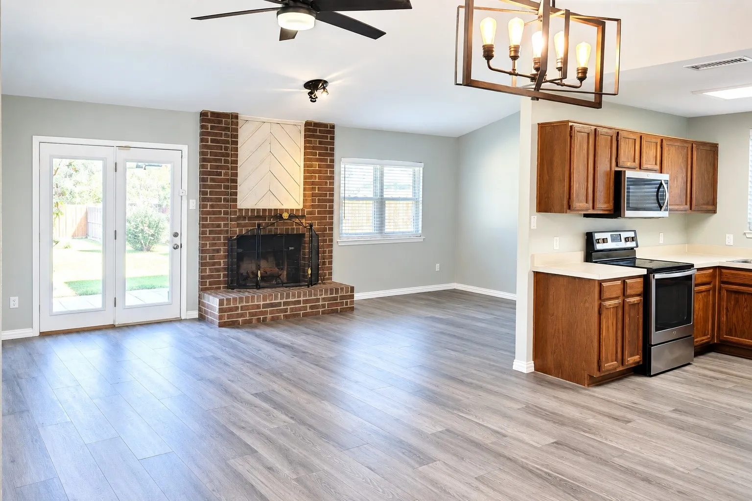 Single Family Residence For Rent in Tarrant County , 4915 S Prairieview Court, Arlington, Texas 76017, 3 Bedroom, 2 Bathroom, 2 Garage spaces, 1,345 Sqft, built in 1981, mls#21361177, Real Estate Agent in Arlington, Homes For Rent in Tarrant county, Homes For Rent in Arlington, Realtor in Arlington Texas, Real Estate Brokerage Independent Realty Texas, Luminita Cordes Realtor