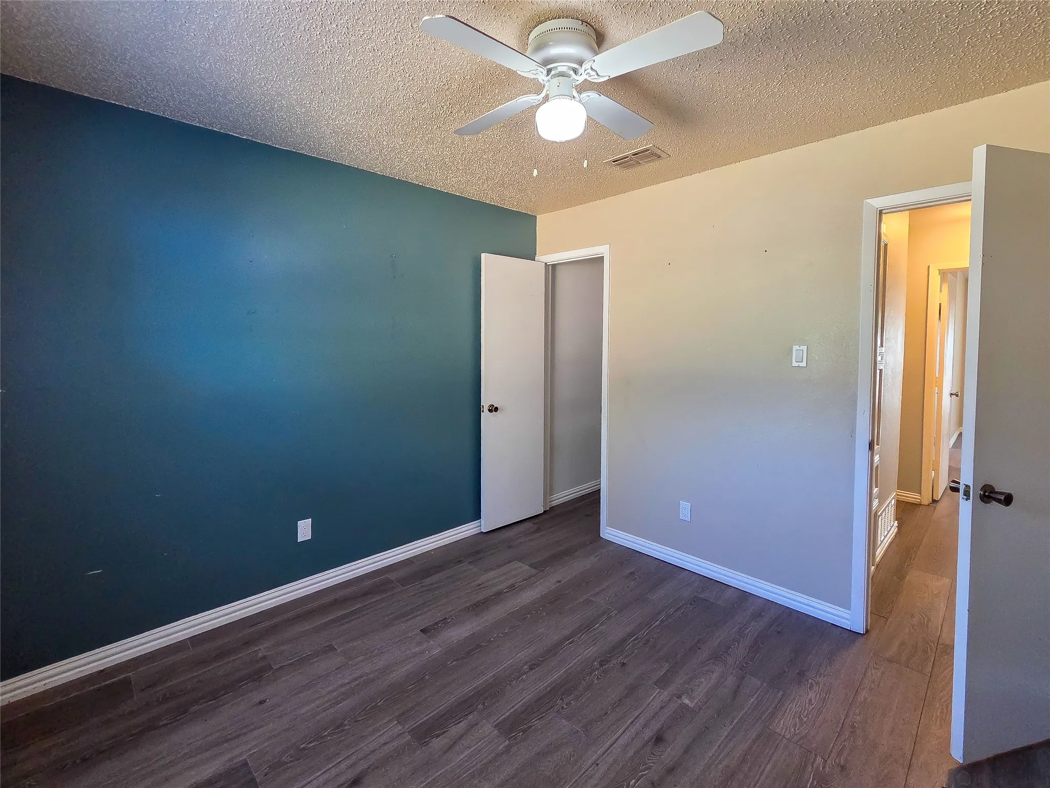 Single Family Residence For Rent in Tarrant County , 4915 S Prairieview Court, Arlington, Texas 76017, 3 Bedroom, 2 Bathroom, 2 Garage spaces, 1,345 Sqft, built in 1981, mls#21361177, Real Estate Agent in Arlington, Homes For Rent in Tarrant county, Homes For Rent in Arlington, Realtor in Arlington Texas, Real Estate Brokerage Independent Realty Texas, Luminita Cordes Realtor