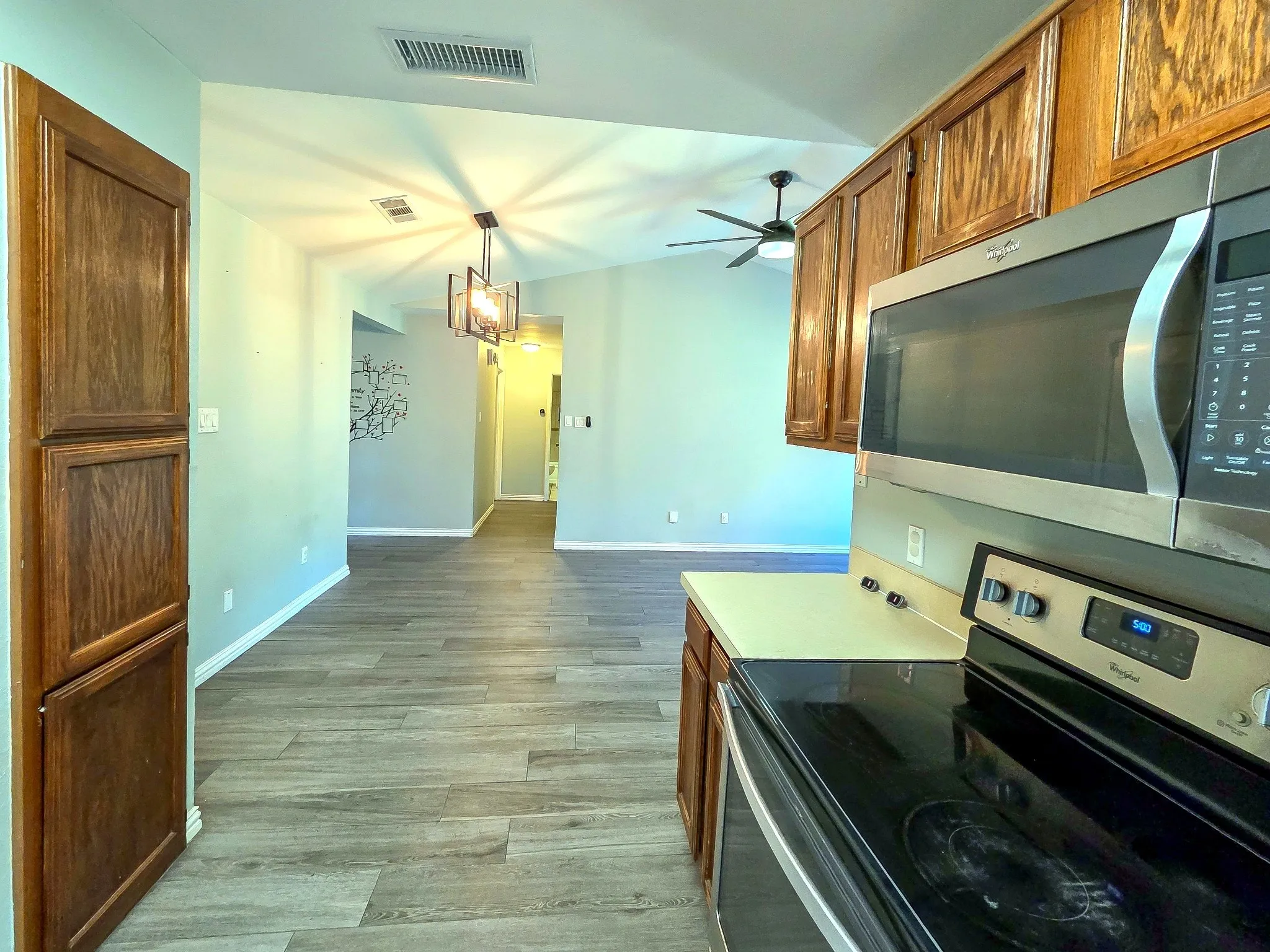 Single Family Residence For Rent in Tarrant County , 4915 S Prairieview Court, Arlington, Texas 76017, 3 Bedroom, 2 Bathroom, 2 Garage spaces, 1,345 Sqft, built in 1981, mls#21361177, Real Estate Agent in Arlington, Homes For Rent in Tarrant county, Homes For Rent in Arlington, Realtor in Arlington Texas, Real Estate Brokerage Independent Realty Texas, Luminita Cordes Realtor