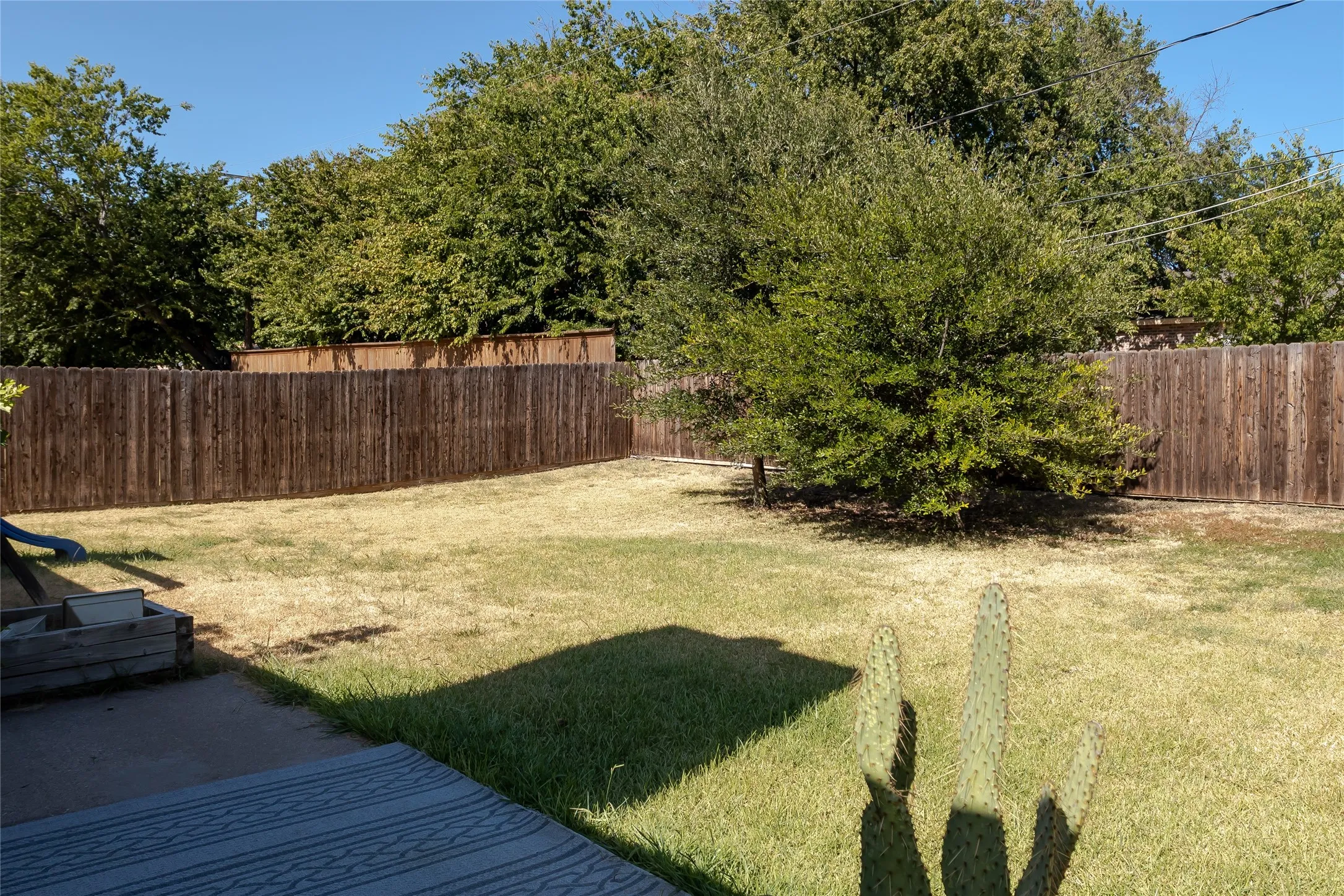 Single Family Residence For Rent in Tarrant County , 4915 S Prairieview Court, Arlington, Texas 76017, 3 Bedroom, 2 Bathroom, 2 Garage spaces, 1,345 Sqft, built in 1981, mls#21361177, Real Estate Agent in Arlington, Homes For Rent in Tarrant county, Homes For Rent in Arlington, Realtor in Arlington Texas, Real Estate Brokerage Independent Realty Texas, Luminita Cordes Realtor