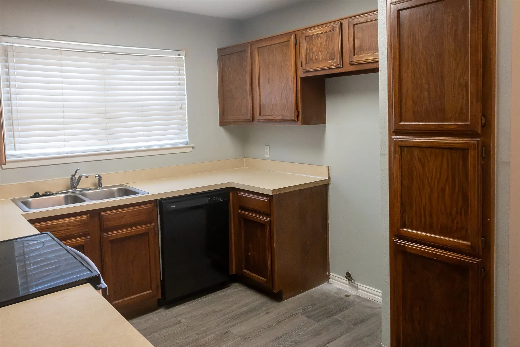 Single Family Residence For Rent in Tarrant County , 4915 S Prairieview Court, Arlington, Texas 76017, 3 Bedroom, 2 Bathroom, 2 Garage spaces, 1,345 Sqft, built in 1981, mls#21361177, Real Estate Agent in Arlington, Homes For Rent in Tarrant county, Homes For Rent in Arlington, Realtor in Arlington Texas, Real Estate Brokerage Independent Realty Texas, Luminita Cordes Realtor