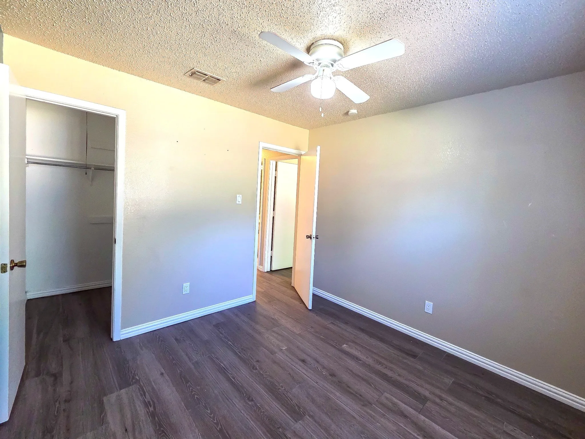 Single Family Residence For Rent in Tarrant County , 4915 S Prairieview Court, Arlington, Texas 76017, 3 Bedroom, 2 Bathroom, 2 Garage spaces, 1,345 Sqft, built in 1981, mls#21361177, Real Estate Agent in Arlington, Homes For Rent in Tarrant county, Homes For Rent in Arlington, Realtor in Arlington Texas, Real Estate Brokerage Independent Realty Texas, Luminita Cordes Realtor