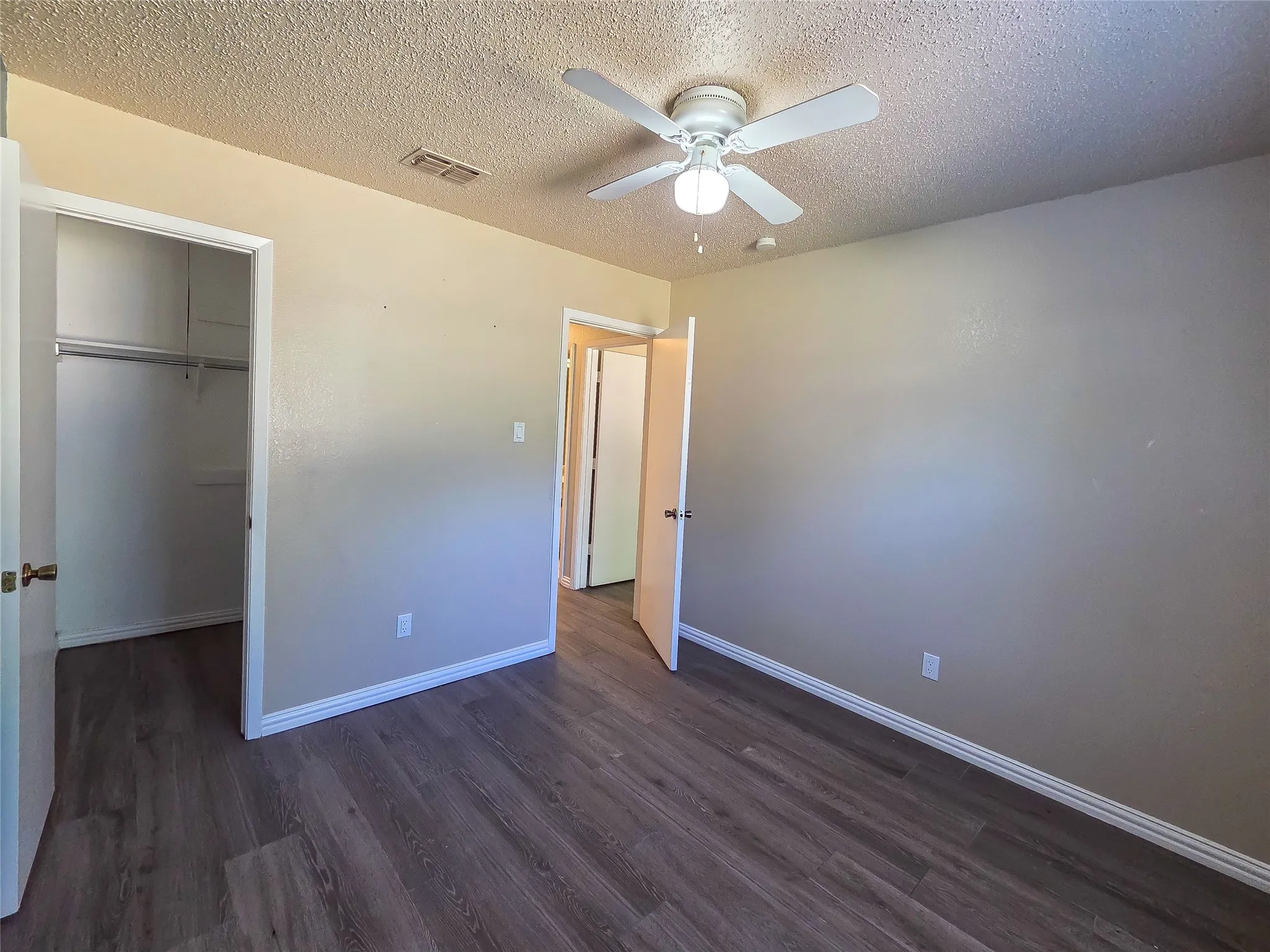 Single Family Residence For Rent in Tarrant County , 4915 S Prairieview Court, Arlington, Texas 76017, 3 Bedroom, 2 Bathroom, 2 Garage spaces, 1,345 Sqft, built in 1981, mls#21361177, Real Estate Agent in Arlington, Homes For Rent in Tarrant county, Homes For Rent in Arlington, Realtor in Arlington Texas, Real Estate Brokerage Independent Realty Texas, Luminita Cordes Realtor
