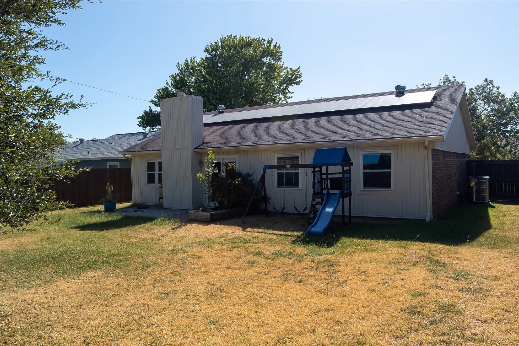 Single Family Residence For Rent in Tarrant County , 4915 S Prairieview Court, Arlington, Texas 76017, 3 Bedroom, 2 Bathroom, 2 Garage spaces, 1,345 Sqft, built in 1981, mls#21361177, Real Estate Agent in Arlington, Homes For Rent in Tarrant county, Homes For Rent in Arlington, Realtor in Arlington Texas, Real Estate Brokerage Independent Realty Texas, Luminita Cordes Realtor