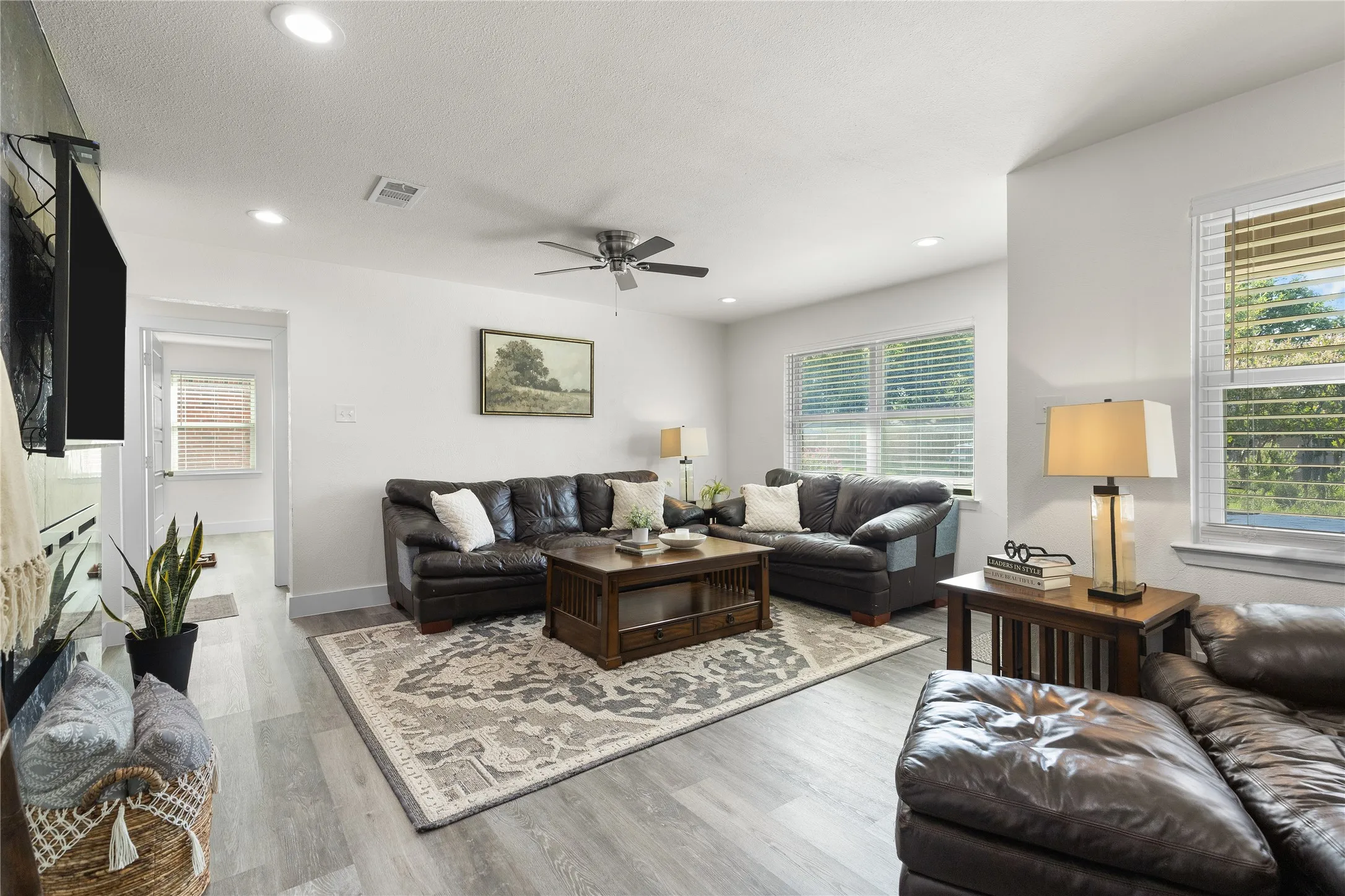 Single Family Residence For Sale in Dallas County , 13640 Janwood Lane, Farmers Branch, Texas 75234, 3 Bedroom, 2 Bathroom, 2 Garage spaces, 1,329 Sqft, built in 1958, mls#21363755, Real Estate Agent in Farmers Branch, Homes For Sale in Dallas county, Homes For Sale in Farmers Branch, Realtor in Farmers Branch Texas, Real Estate Brokerage Independent Realty Texas, Luminita Cordes Realtor