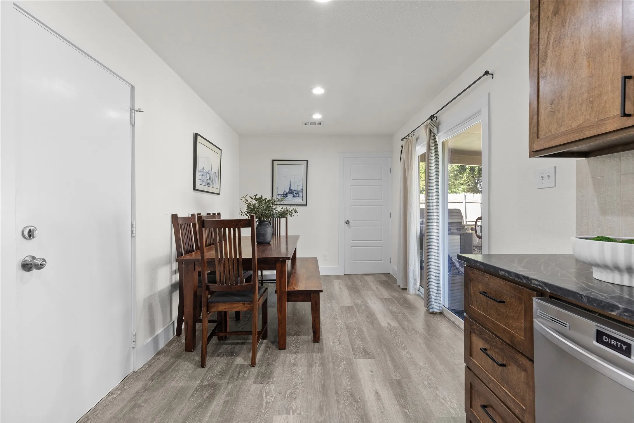 Single Family Residence For Sale in Dallas County , 13640 Janwood Lane, Farmers Branch, Texas 75234, 3 Bedroom, 2 Bathroom, 2 Garage spaces, 1,329 Sqft, built in 1958, mls#21363755, Real Estate Agent in Farmers Branch, Homes For Sale in Dallas county, Homes For Sale in Farmers Branch, Realtor in Farmers Branch Texas, Real Estate Brokerage Independent Realty Texas, Luminita Cordes Realtor