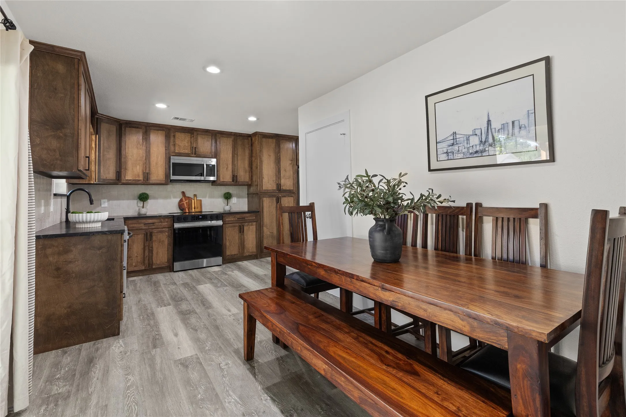 Single Family Residence For Sale in Dallas County , 13640 Janwood Lane, Farmers Branch, Texas 75234, 3 Bedroom, 2 Bathroom, 2 Garage spaces, 1,329 Sqft, built in 1958, mls#21363755, Real Estate Agent in Farmers Branch, Homes For Sale in Dallas county, Homes For Sale in Farmers Branch, Realtor in Farmers Branch Texas, Real Estate Brokerage Independent Realty Texas, Luminita Cordes Realtor