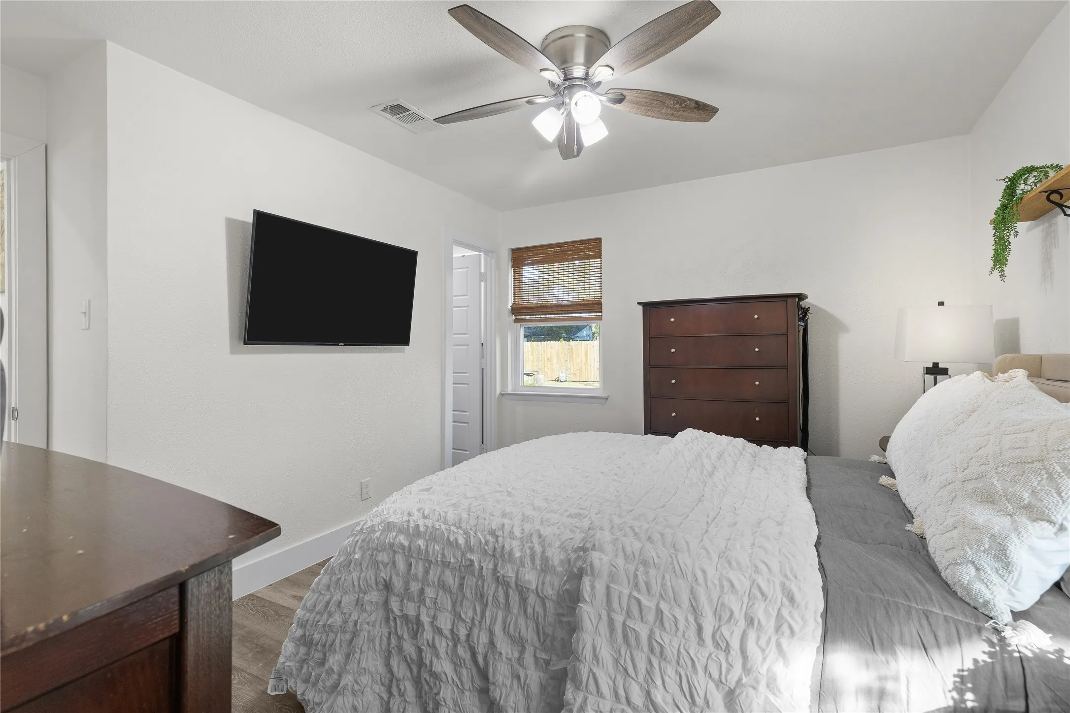 Single Family Residence For Sale in Dallas County , 13640 Janwood Lane, Farmers Branch, Texas 75234, 3 Bedroom, 2 Bathroom, 2 Garage spaces, 1,329 Sqft, built in 1958, mls#21363755, Real Estate Agent in Farmers Branch, Homes For Sale in Dallas county, Homes For Sale in Farmers Branch, Realtor in Farmers Branch Texas, Real Estate Brokerage Independent Realty Texas, Luminita Cordes Realtor