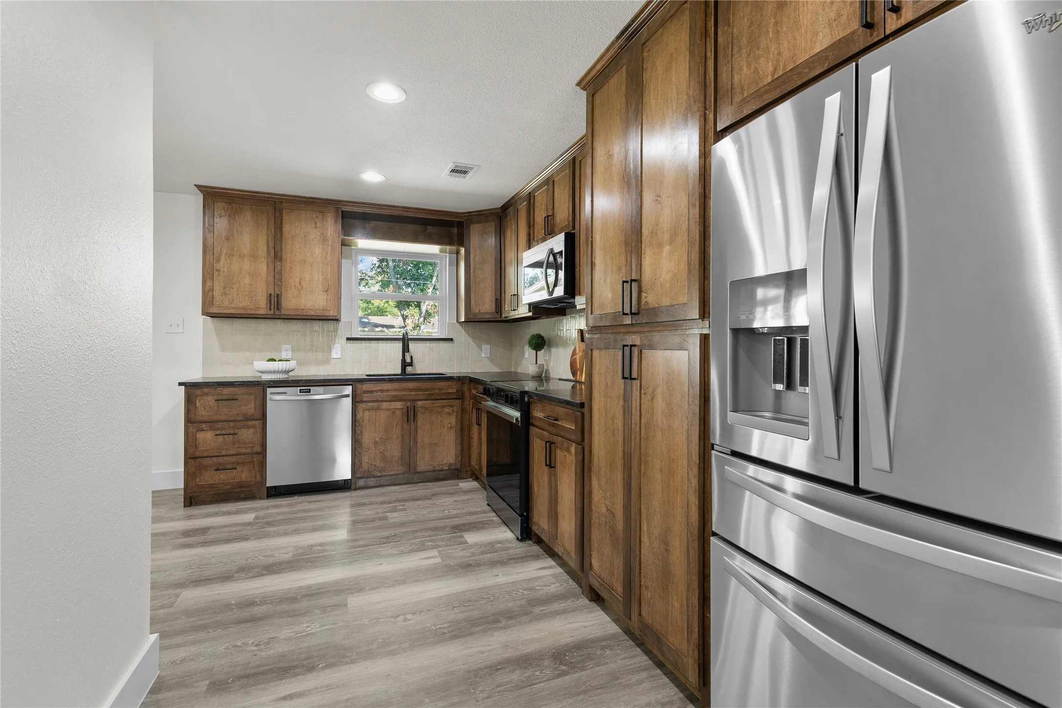 Single Family Residence For Sale in Dallas County , 13640 Janwood Lane, Farmers Branch, Texas 75234, 3 Bedroom, 2 Bathroom, 2 Garage spaces, 1,329 Sqft, built in 1958, mls#21363755, Real Estate Agent in Farmers Branch, Homes For Sale in Dallas county, Homes For Sale in Farmers Branch, Realtor in Farmers Branch Texas, Real Estate Brokerage Independent Realty Texas, Luminita Cordes Realtor