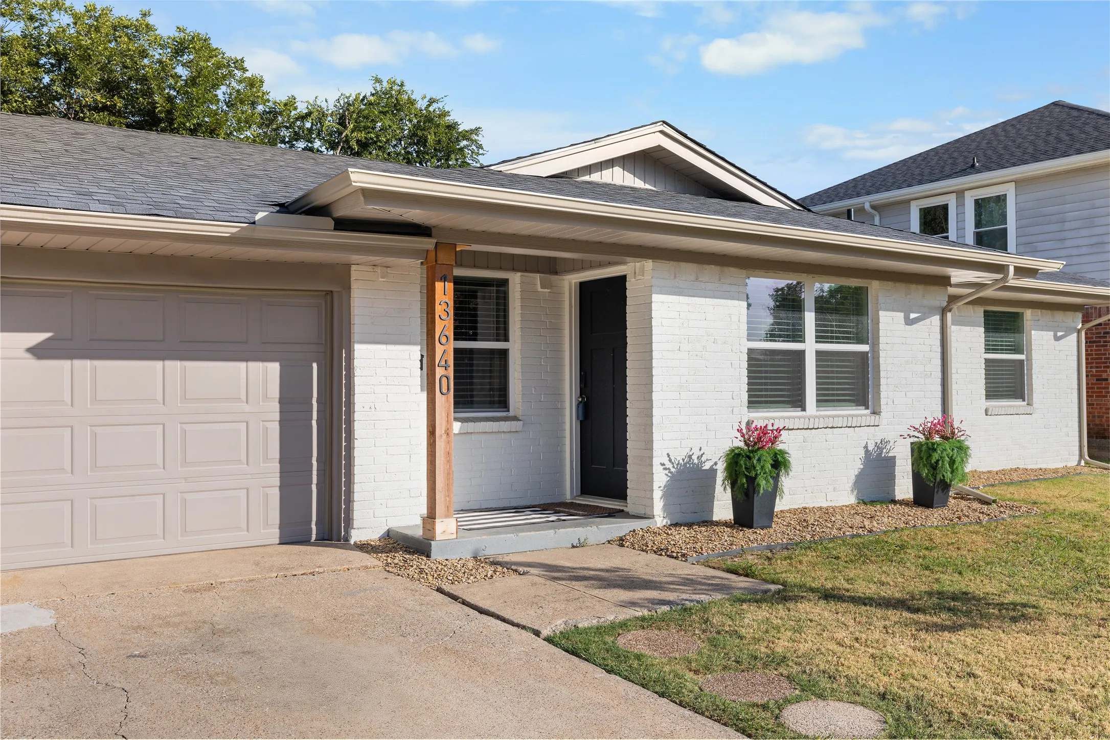 Single Family Residence For Sale in Dallas County , 13640 Janwood Lane, Farmers Branch, Texas 75234, 3 Bedroom, 2 Bathroom, 2 Garage spaces, 1,329 Sqft, built in 1958, mls#21363755, Real Estate Agent in Farmers Branch, Homes For Sale in Dallas county, Homes For Sale in Farmers Branch, Realtor in Farmers Branch Texas, Real Estate Brokerage Independent Realty Texas, Luminita Cordes Realtor