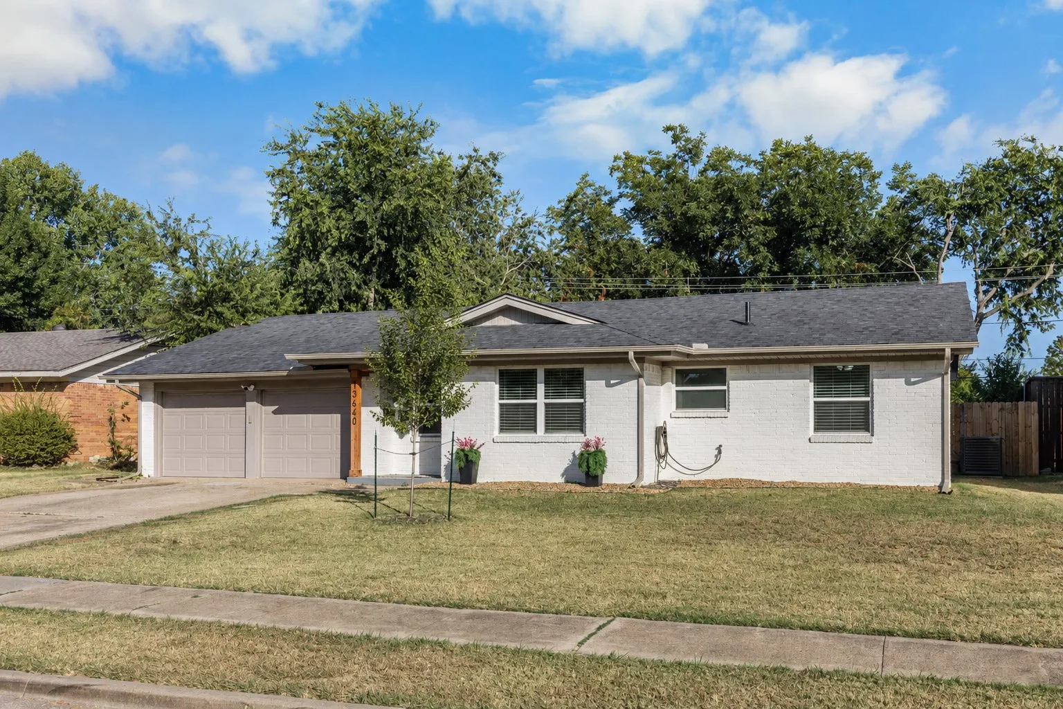 Single Family Residence For Sale in Dallas County , 13640 Janwood Lane, Farmers Branch, Texas 75234, 3 Bedroom, 2 Bathroom, 2 Garage spaces, 1,329 Sqft, built in 1958, mls#21363755, Real Estate Agent in Farmers Branch, Homes For Sale in Dallas county, Homes For Sale in Farmers Branch, Realtor in Farmers Branch Texas, Real Estate Brokerage Independent Realty Texas, Luminita Cordes Realtor