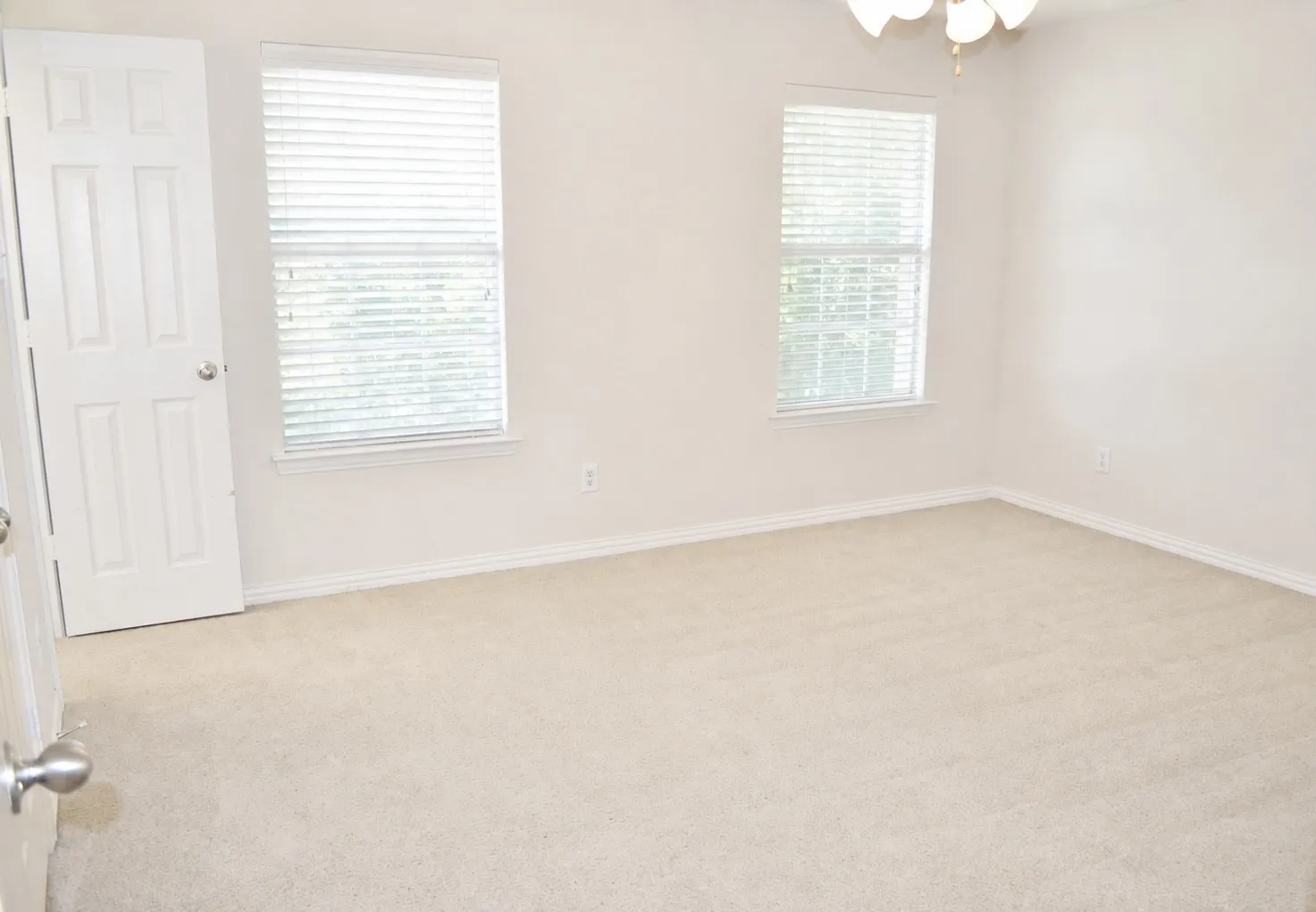 Townhouse For Rent in Tarrant County , 2918 Durango Place, Bedford, Texas 76021, 3 Bedroom, 3 Bathroom, 2 Garage spaces, 1,488 Sqft, built in 2008, Price $2,250, mls#21361607, Real Estate Agent in Bedford, Homes For Rent in Tarrant county, Homes For Rent in Bedford, Realtor in Bedford Texas, Real Estate Brokerage Independent Realty Texas, Luminita Cordes Realtor
