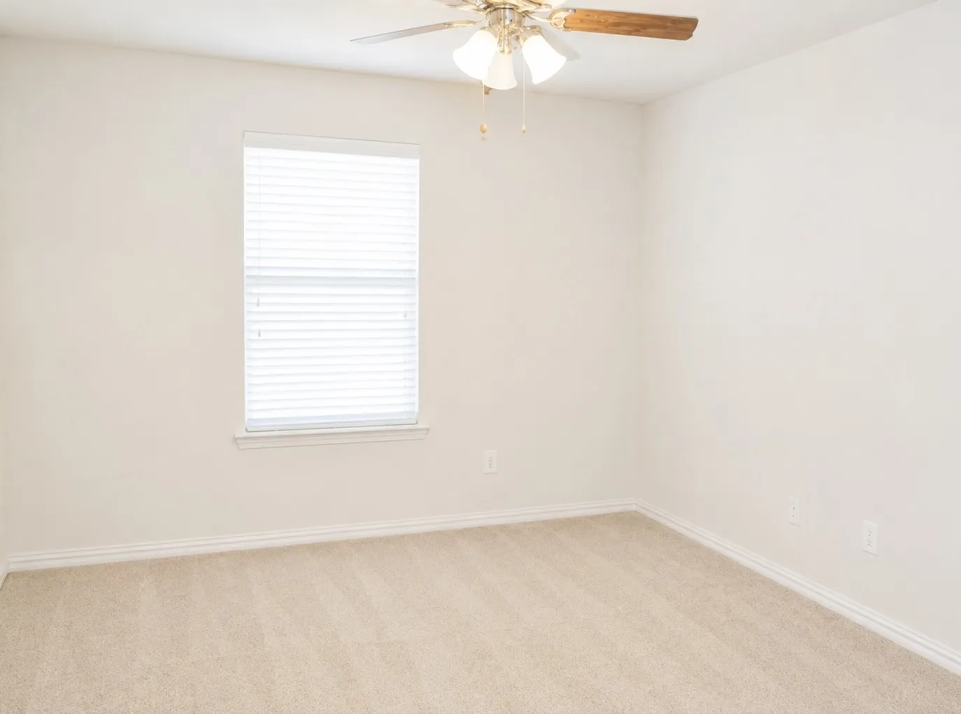 Townhouse For Rent in Tarrant County , 2918 Durango Place, Bedford, Texas 76021, 3 Bedroom, 3 Bathroom, 2 Garage spaces, 1,488 Sqft, built in 2008, Price $2,250, mls#21361607, Real Estate Agent in Bedford, Homes For Rent in Tarrant county, Homes For Rent in Bedford, Realtor in Bedford Texas, Real Estate Brokerage Independent Realty Texas, Luminita Cordes Realtor
