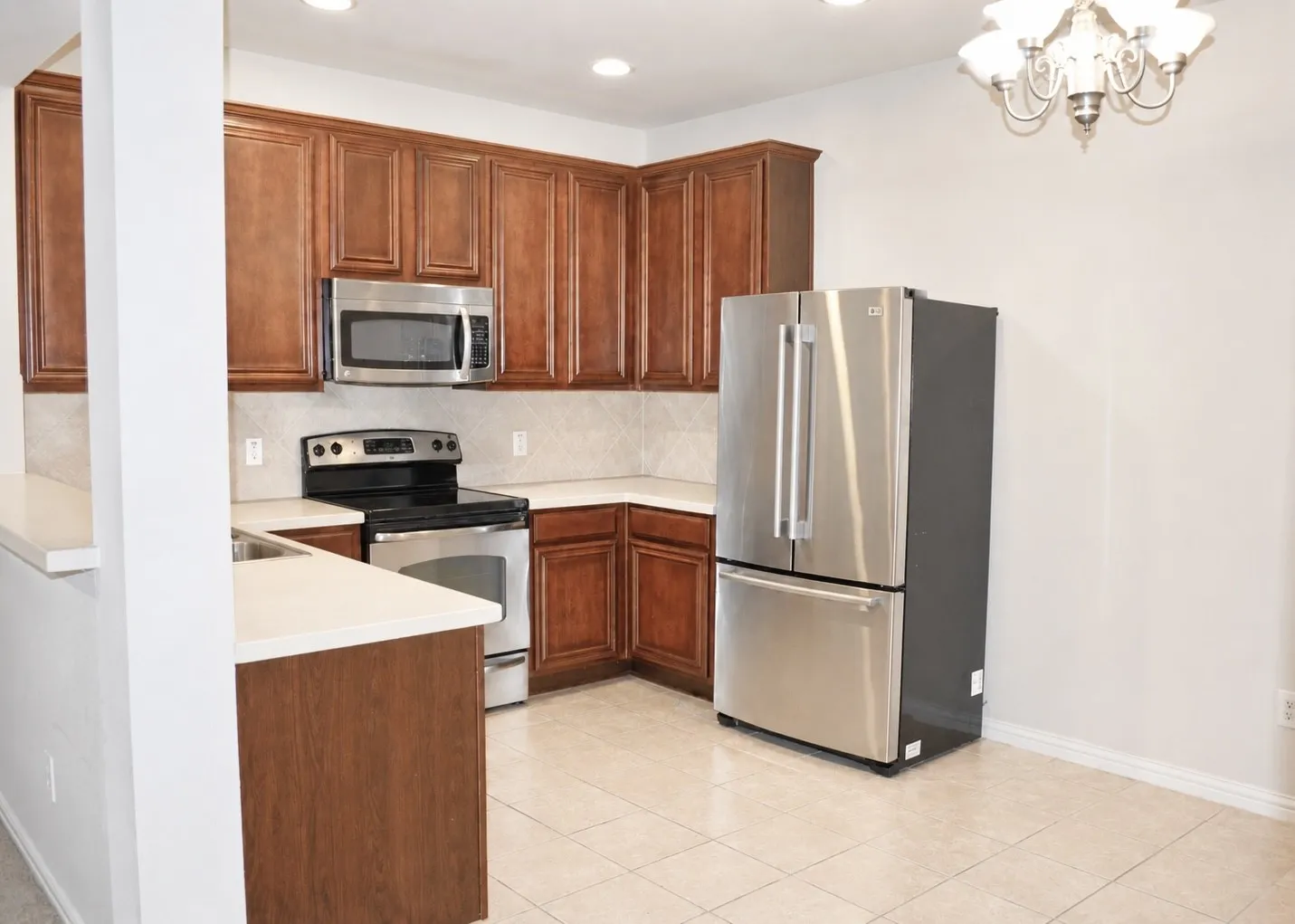 Townhouse For Rent in Tarrant County , 2918 Durango Place, Bedford, Texas 76021, 3 Bedroom, 3 Bathroom, 2 Garage spaces, 1,488 Sqft, built in 2008, Price $2,250, mls#21361607, Real Estate Agent in Bedford, Homes For Rent in Tarrant county, Homes For Rent in Bedford, Realtor in Bedford Texas, Real Estate Brokerage Independent Realty Texas, Luminita Cordes Realtor