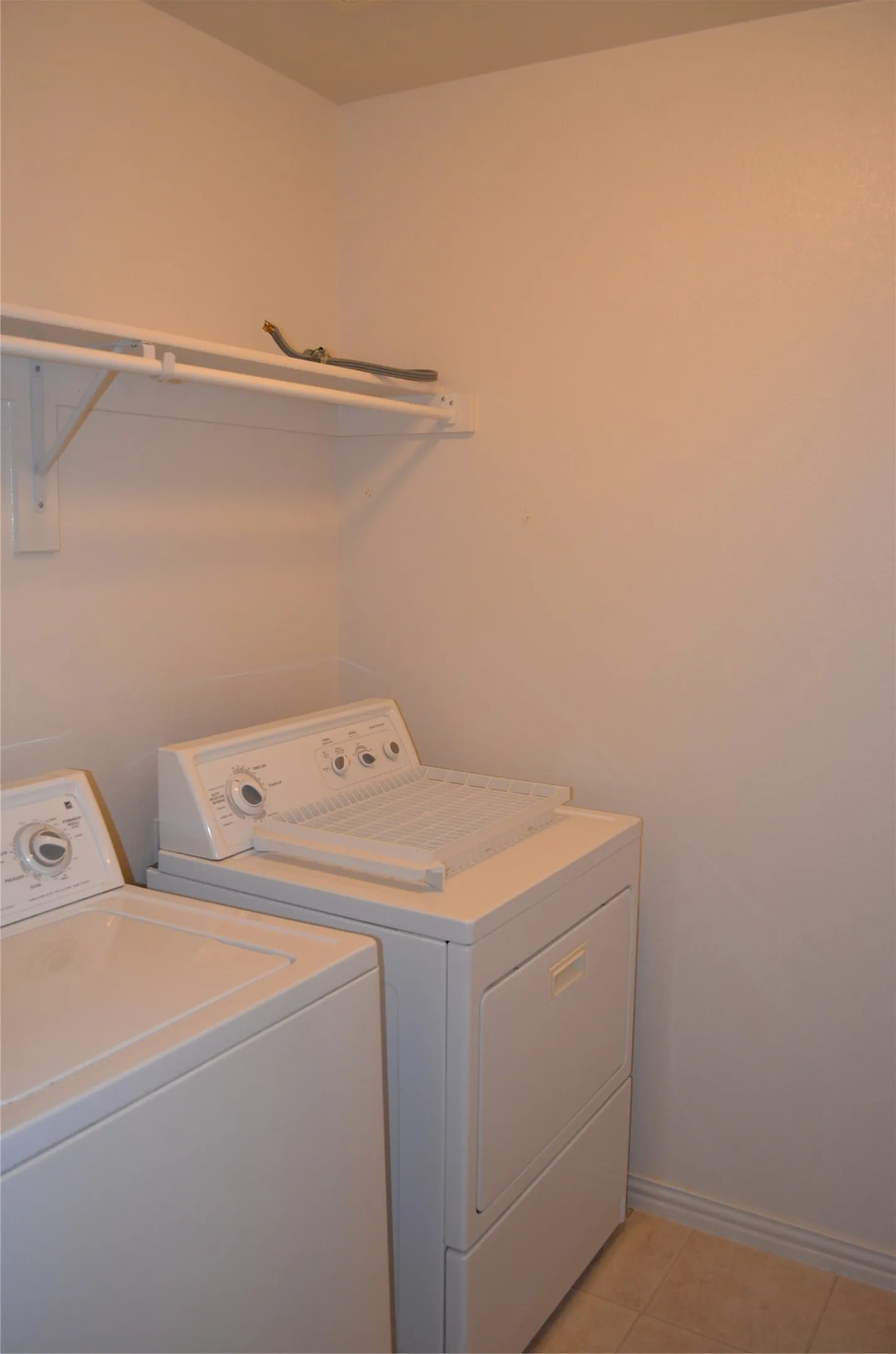 Townhouse For Rent in Tarrant County , 2918 Durango Place, Bedford, Texas 76021, 3 Bedroom, 3 Bathroom, 2 Garage spaces, 1,488 Sqft, built in 2008, Price $2,250, mls#21361607, Real Estate Agent in Bedford, Homes For Rent in Tarrant county, Homes For Rent in Bedford, Realtor in Bedford Texas, Real Estate Brokerage Independent Realty Texas, Luminita Cordes Realtor