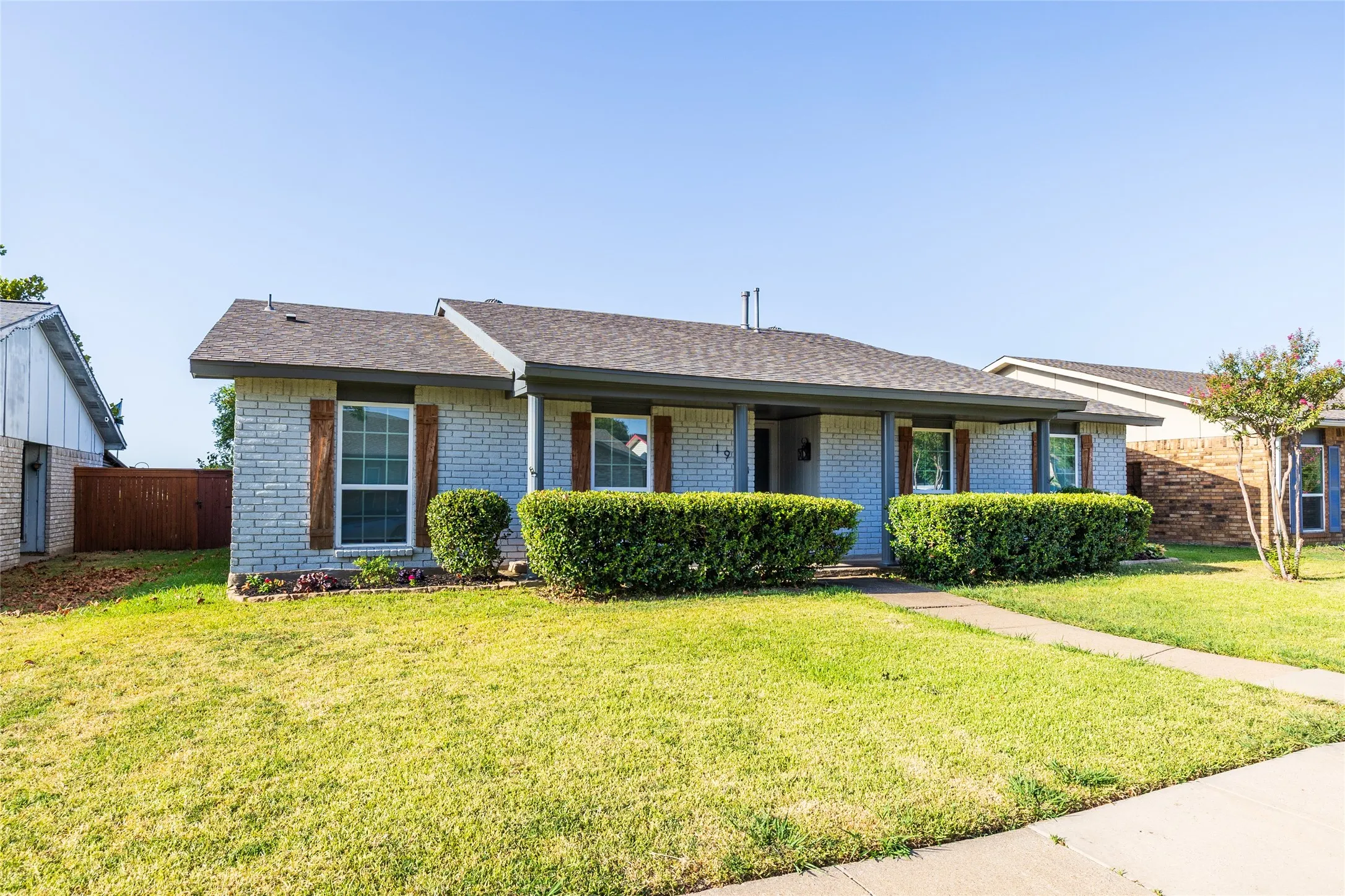Single Family Residence For Sale in Denton County , 1948 Rambling Ridge Lane, Carrollton, Texas 75007, 3 Bedroom, 2 Bathroom, 2 Garage spaces, 1,930 Sqft, built in 1977, mls#21361884, Real Estate Agent in Carrollton, Homes For Sale in Denton county, Homes For Sale in Carrollton, Realtor in Carrollton Texas, Real Estate Brokerage Independent Realty Texas, Luminita Cordes Realtor