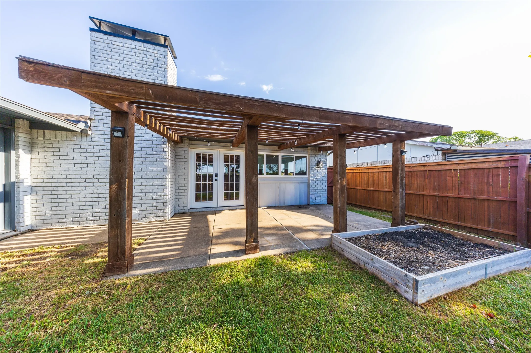 Single Family Residence For Sale in Denton County , 1948 Rambling Ridge Lane, Carrollton, Texas 75007, 3 Bedroom, 2 Bathroom, 2 Garage spaces, 1,930 Sqft, built in 1977, mls#21361884, Real Estate Agent in Carrollton, Homes For Sale in Denton county, Homes For Sale in Carrollton, Realtor in Carrollton Texas, Real Estate Brokerage Independent Realty Texas, Luminita Cordes Realtor