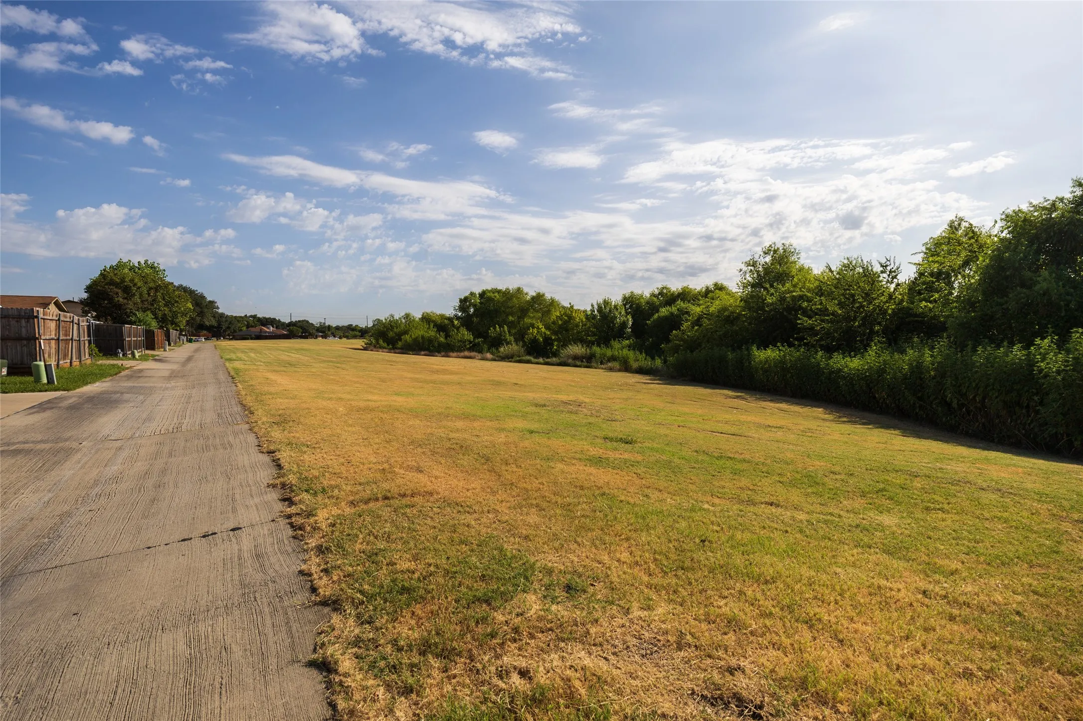 Single Family Residence For Sale in Denton County , 1948 Rambling Ridge Lane, Carrollton, Texas 75007, 3 Bedroom, 2 Bathroom, 2 Garage spaces, 1,930 Sqft, built in 1977, mls#21361884, Real Estate Agent in Carrollton, Homes For Sale in Denton county, Homes For Sale in Carrollton, Realtor in Carrollton Texas, Real Estate Brokerage Independent Realty Texas, Luminita Cordes Realtor