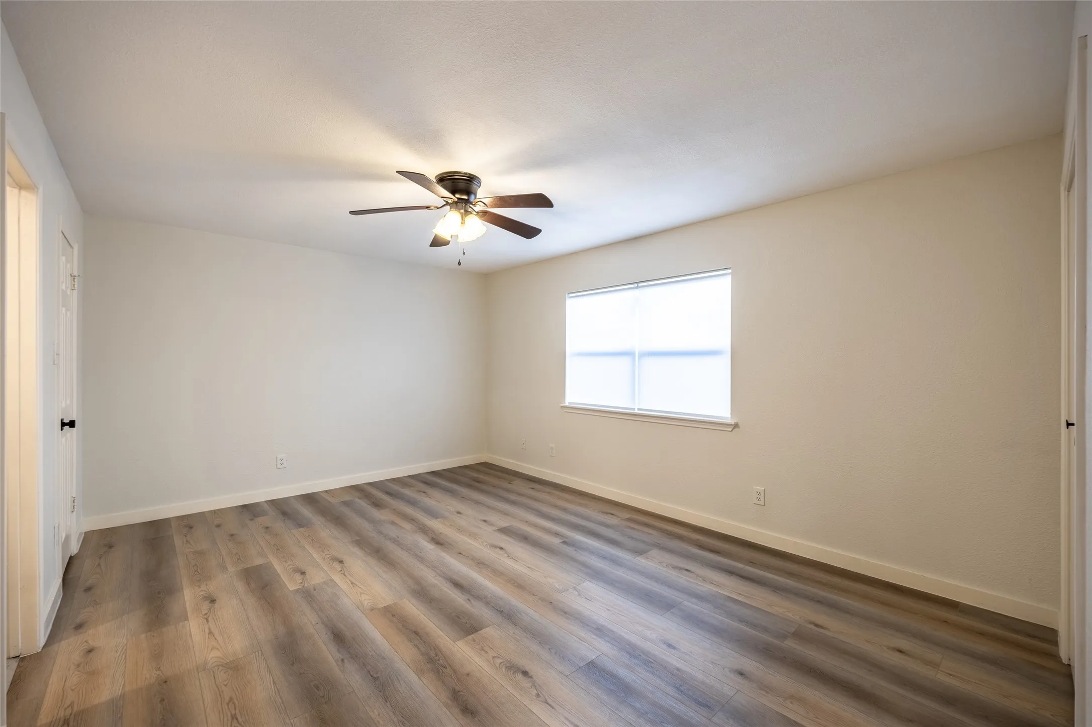 Single Family Residence For Sale in Denton County , 1948 Rambling Ridge Lane, Carrollton, Texas 75007, 3 Bedroom, 2 Bathroom, 2 Garage spaces, 1,930 Sqft, built in 1977, mls#21361884, Real Estate Agent in Carrollton, Homes For Sale in Denton county, Homes For Sale in Carrollton, Realtor in Carrollton Texas, Real Estate Brokerage Independent Realty Texas, Luminita Cordes Realtor