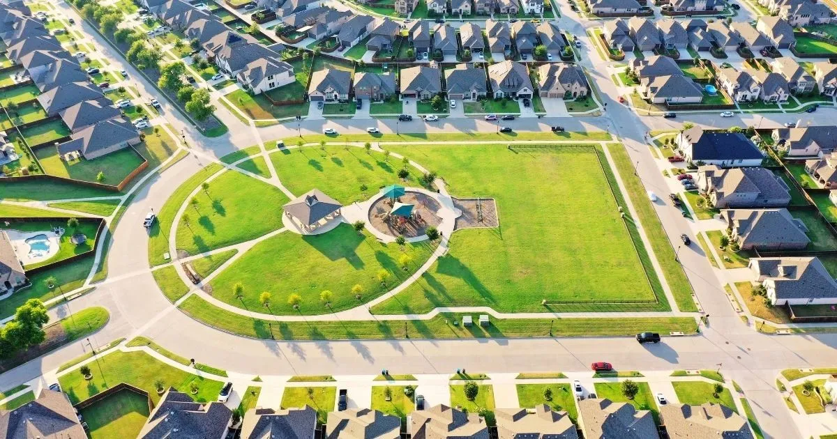 Community parks, playgrounds, catch-and-release fishing ponds, community pool, and more!