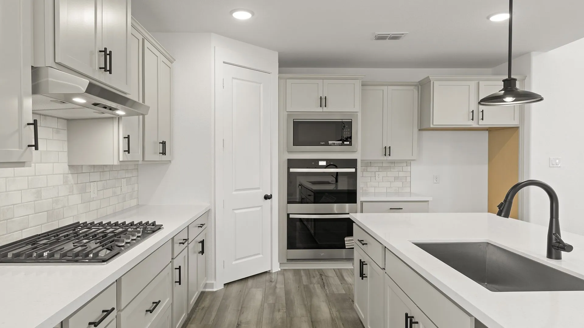 6 1425 Clare Court - Kitchen (4)