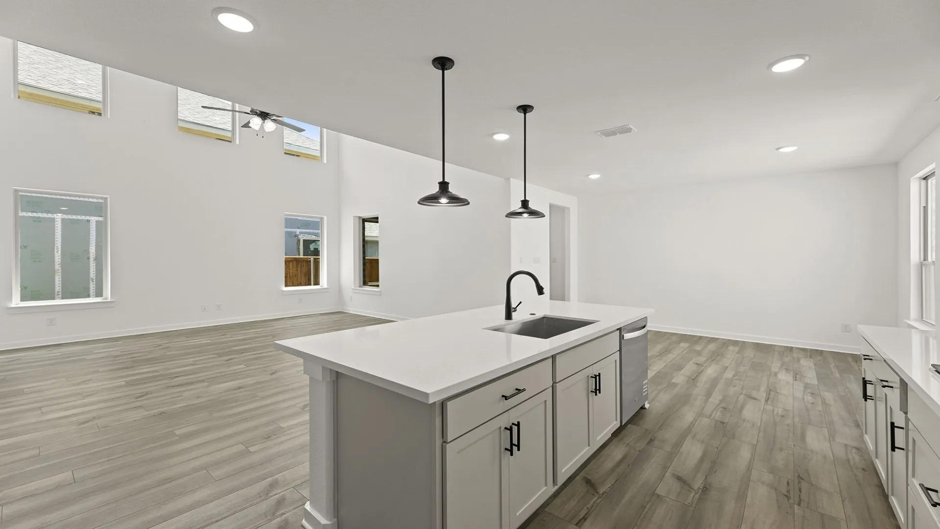5 1425 Clare Court - Kitchen (3)