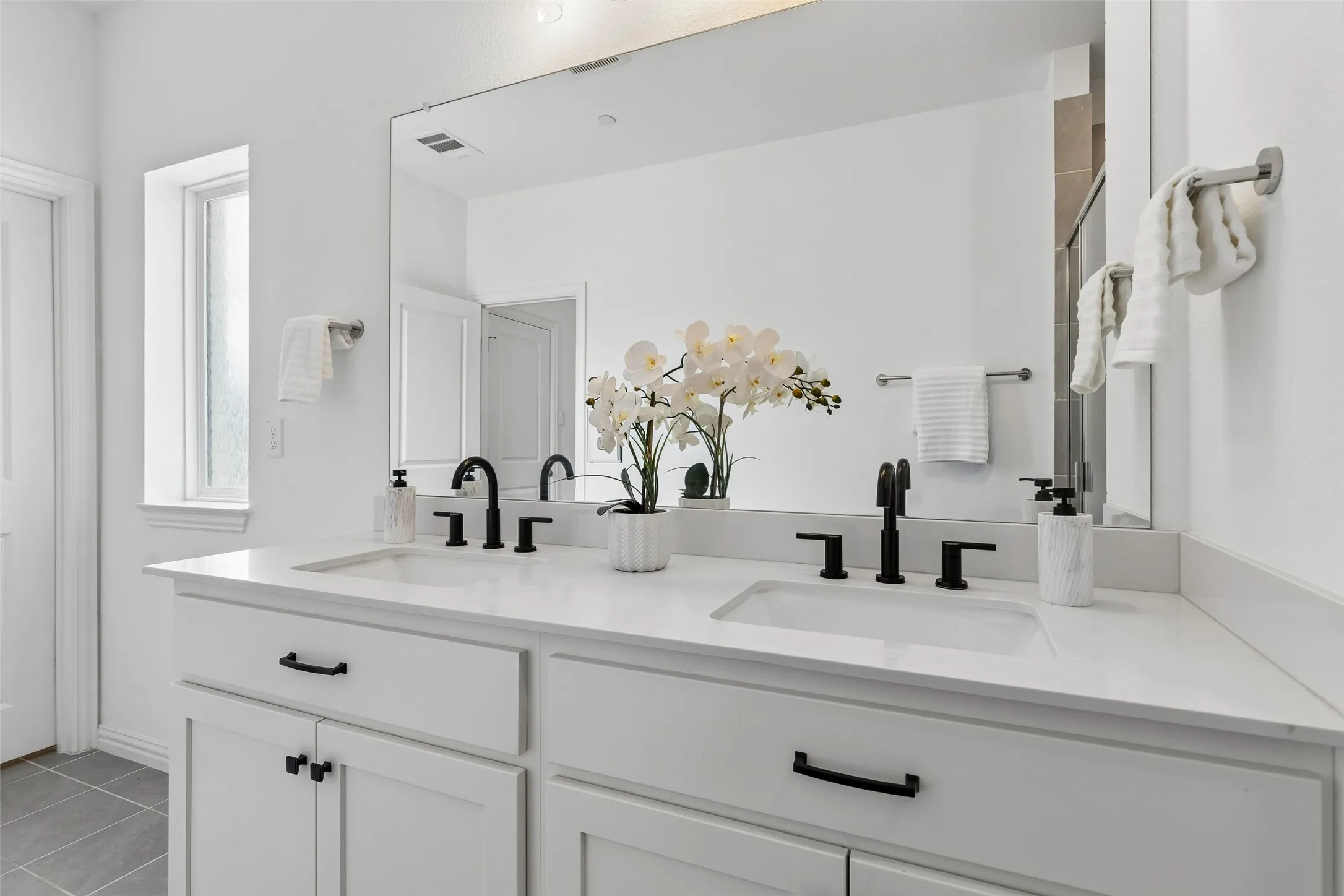 Townhouse For Rent in Dallas County , 9901 Schramm Street, Irving, Texas 75063, 3 Bedroom, 3 Bathroom, 2 Garage spaces, 1,773 Sqft, built in 2021, mls#21363634, Real Estate Agent in Irving, Homes For Rent in Dallas county, Homes For Rent in Irving, Realtor in Irving Texas, Real Estate Brokerage Independent Realty Texas, Luminita Cordes Realtor