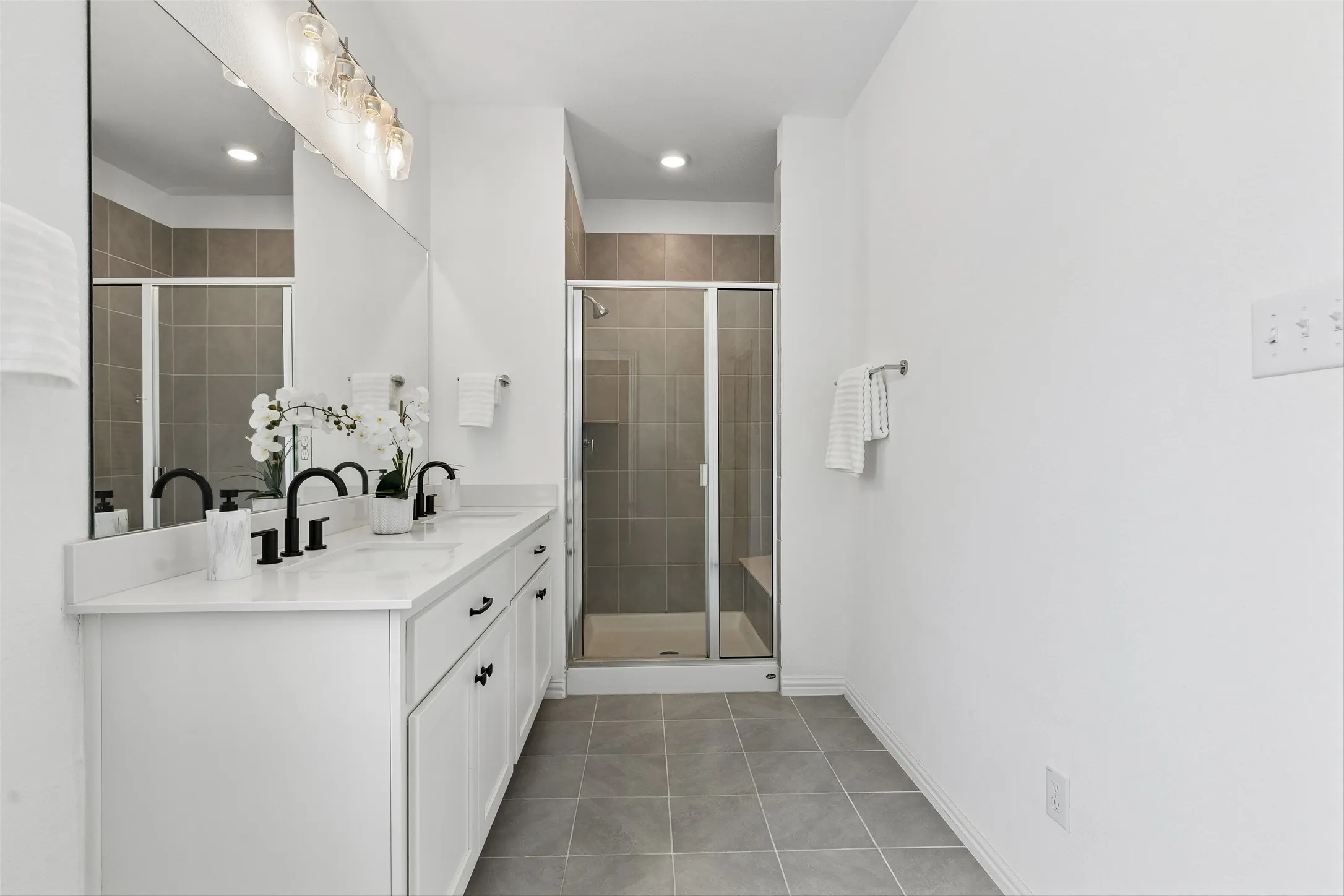 Townhouse For Rent in Dallas County , 9901 Schramm Street, Irving, Texas 75063, 3 Bedroom, 3 Bathroom, 2 Garage spaces, 1,773 Sqft, built in 2021, mls#21363634, Real Estate Agent in Irving, Homes For Rent in Dallas county, Homes For Rent in Irving, Realtor in Irving Texas, Real Estate Brokerage Independent Realty Texas, Luminita Cordes Realtor