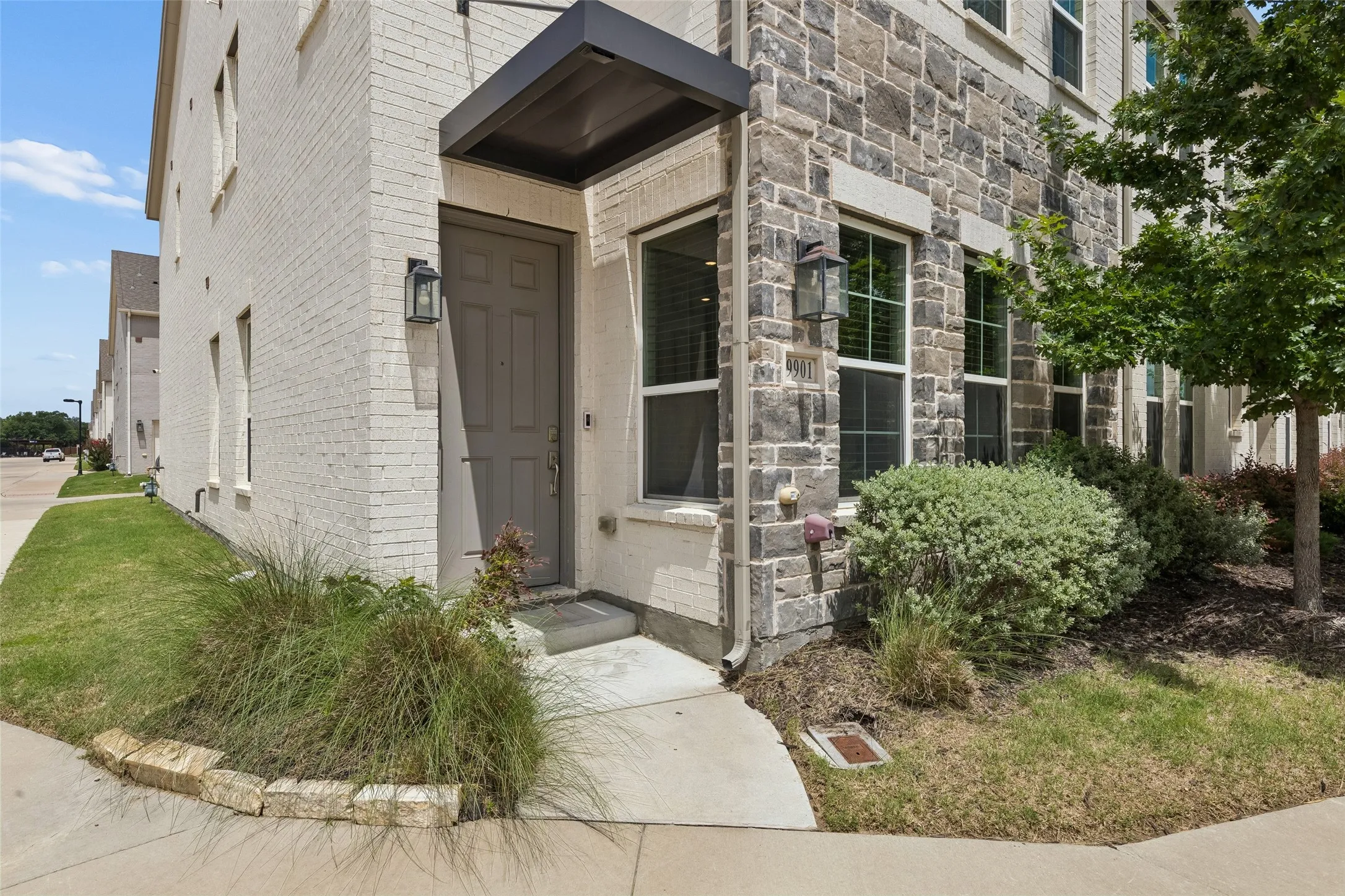 Townhouse For Rent in Dallas County , 9901 Schramm Street, Irving, Texas 75063, 3 Bedroom, 3 Bathroom, 2 Garage spaces, 1,773 Sqft, built in 2021, mls#21363634, Real Estate Agent in Irving, Homes For Rent in Dallas county, Homes For Rent in Irving, Realtor in Irving Texas, Real Estate Brokerage Independent Realty Texas, Luminita Cordes Realtor