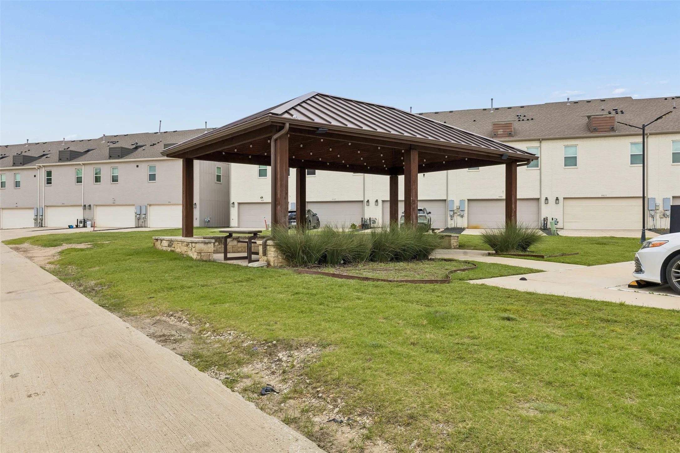 Townhouse For Rent in Dallas County , 9901 Schramm Street, Irving, Texas 75063, 3 Bedroom, 3 Bathroom, 2 Garage spaces, 1,773 Sqft, built in 2021, mls#21363634, Real Estate Agent in Irving, Homes For Rent in Dallas county, Homes For Rent in Irving, Realtor in Irving Texas, Real Estate Brokerage Independent Realty Texas, Luminita Cordes Realtor